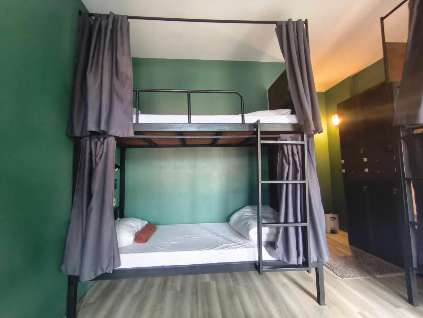 Nimman Nest Hostel & Cafe