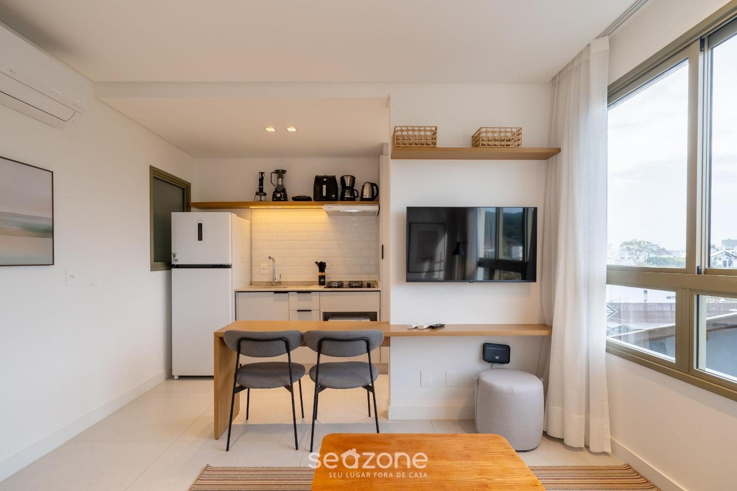 1 Bedroom Apartment 550m from Jurerê Beach CEJ0304