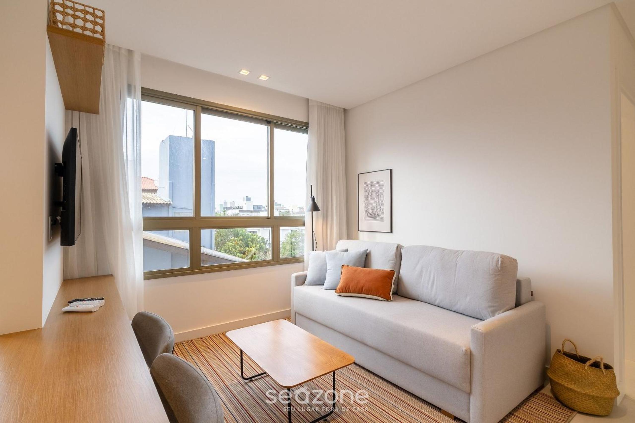 1 Bedroom Apartment 550m from Jurerê Beach CEJ0304