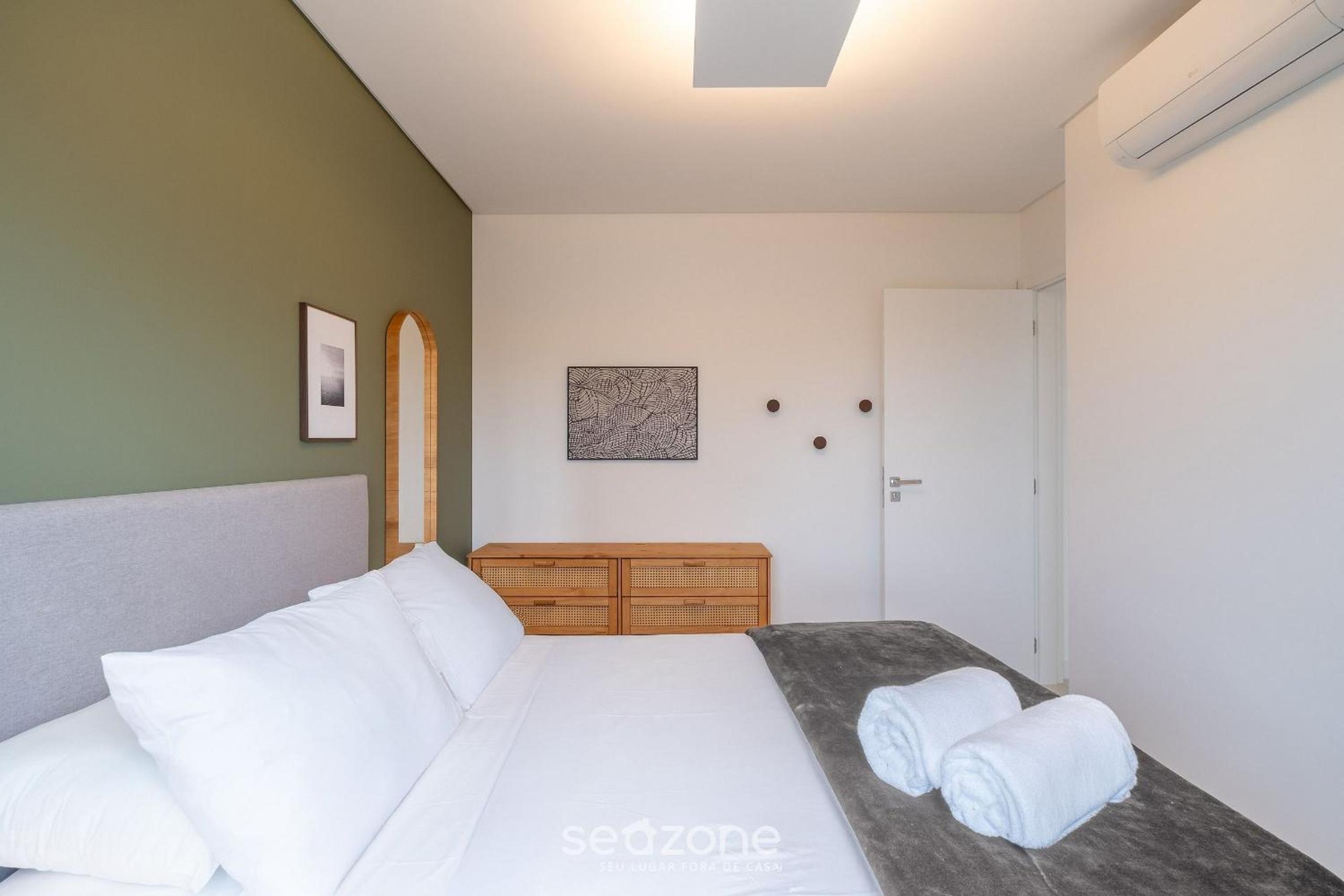 1 Bedroom Apartment 550m from Jurerê Beach CEJ0304