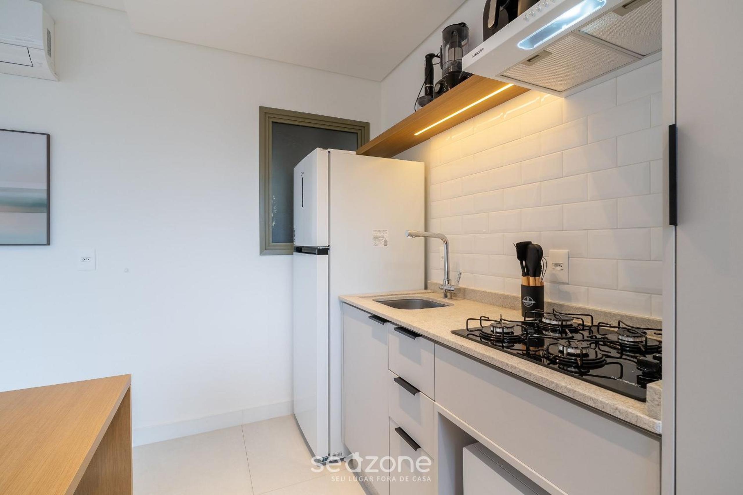 1 Bedroom Apartment 550m from Jurerê Beach CEJ0304