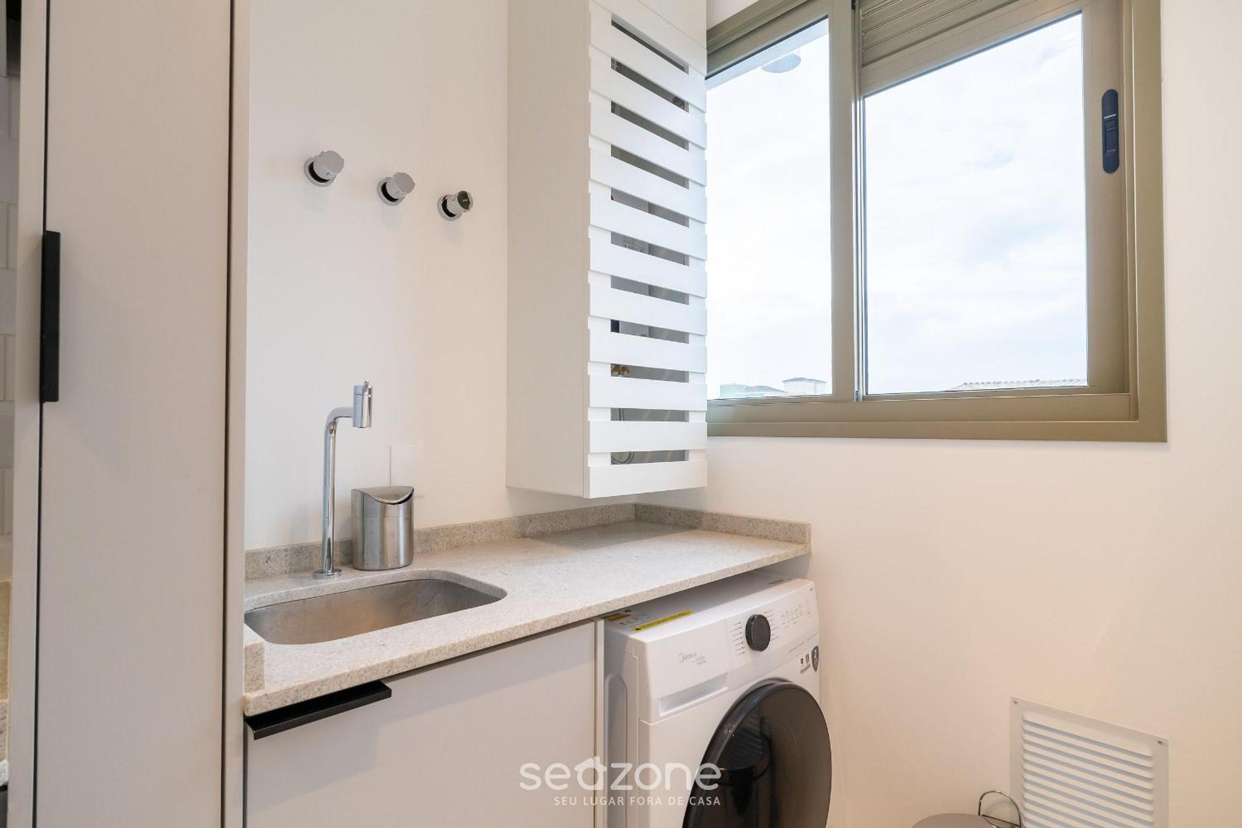 1 Bedroom Apartment 550m from Jurerê Beach CEJ0304