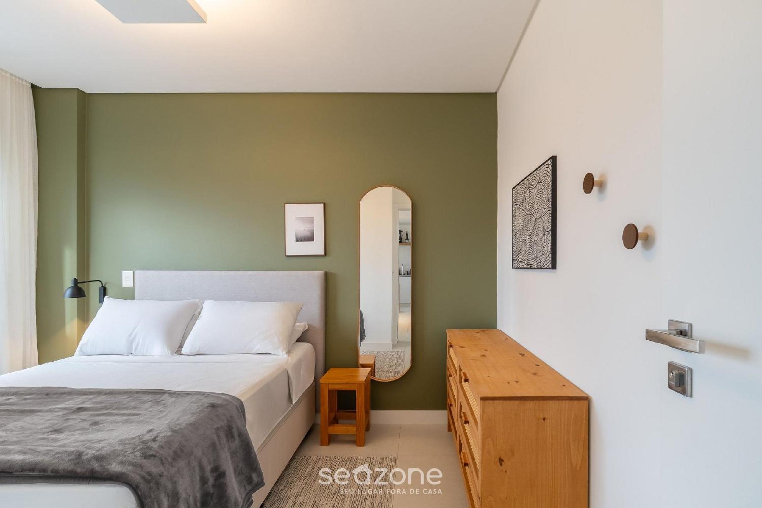 1 Bedroom Apartment 550m from Jurerê Beach CEJ0304
