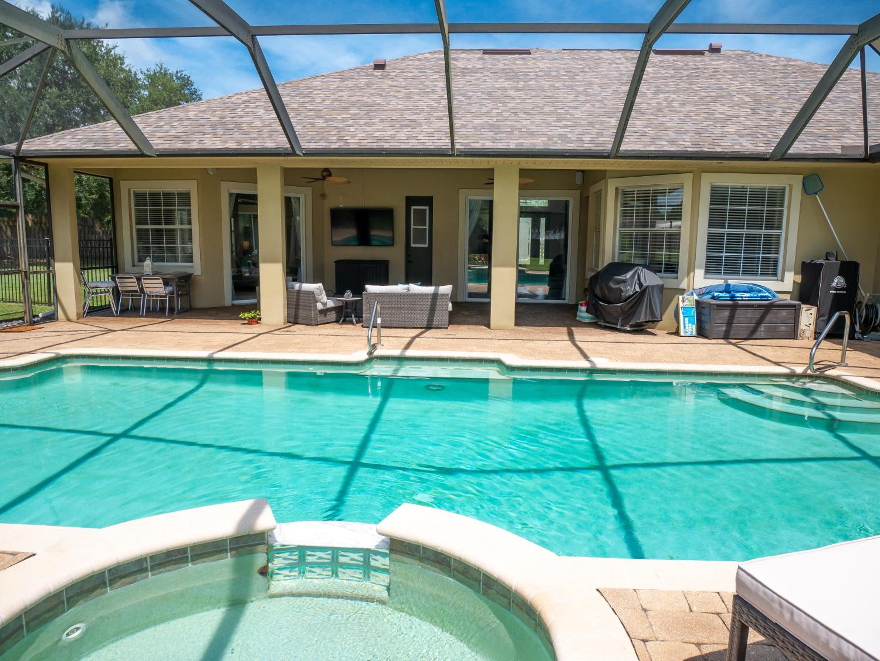 Private, Island Oases w Heated Pool & ahhh the spa!!
