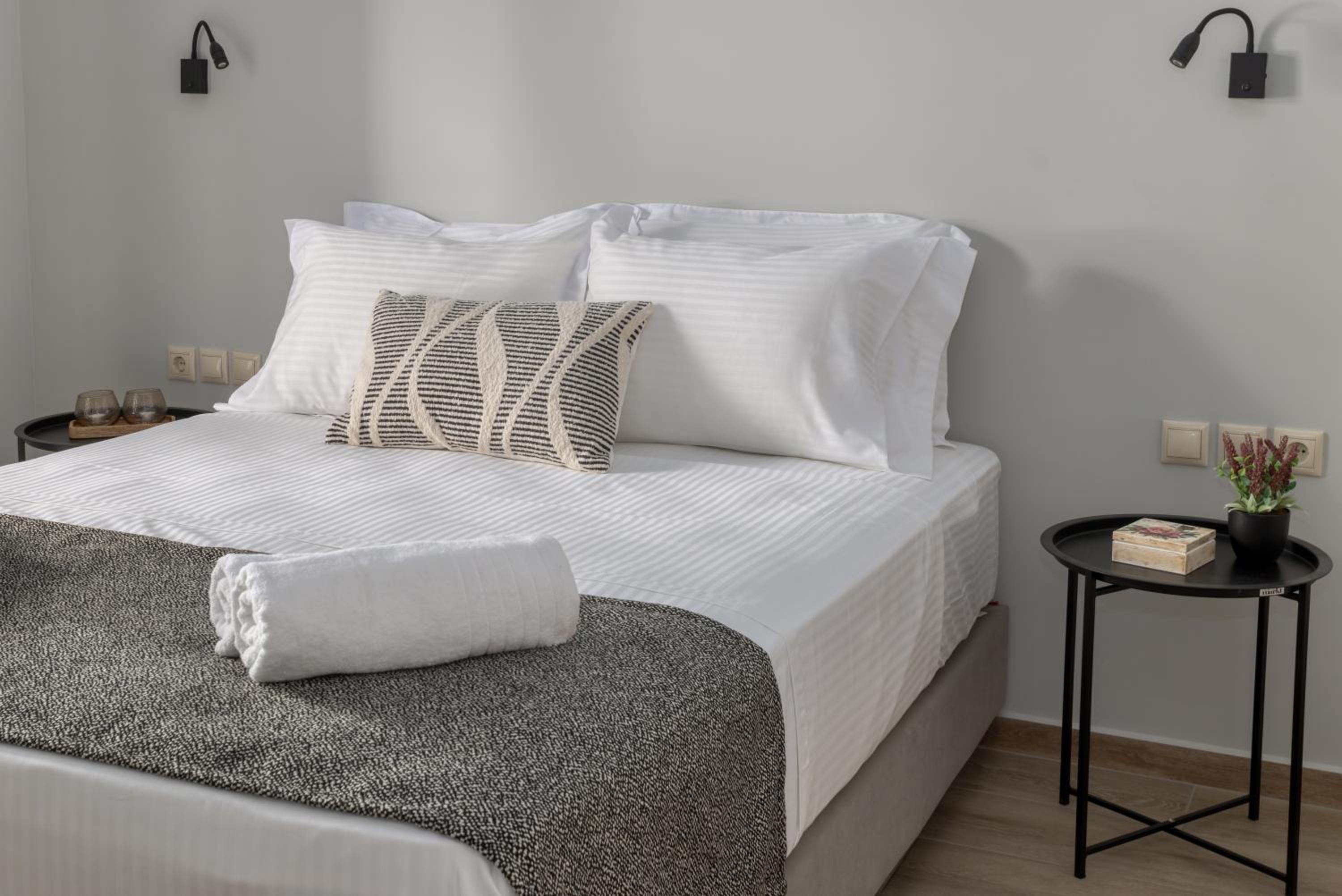Omega Elounda2bedroom apartments city center WiFi