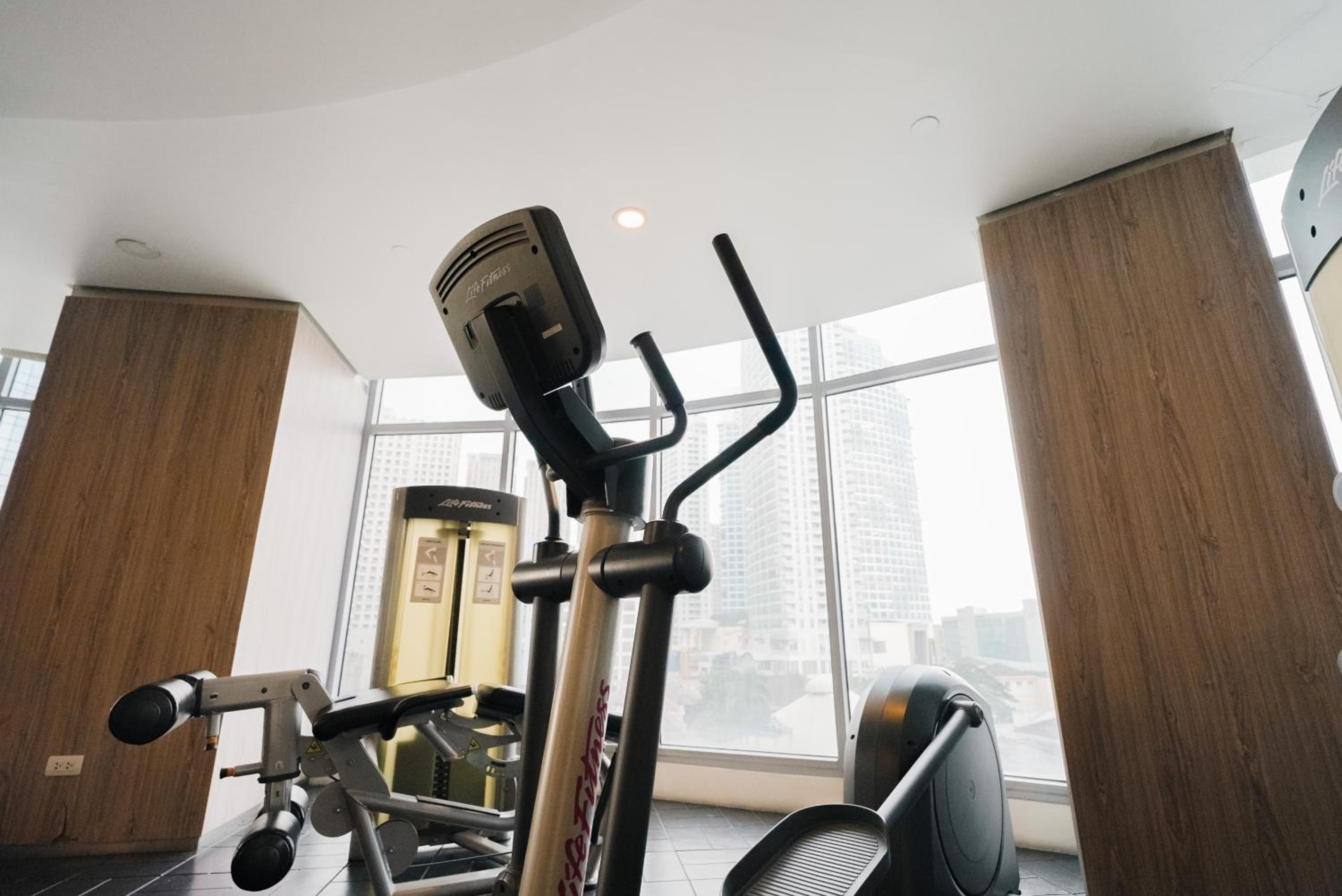 Breathtaking Eastwood City View, 3min walk to Malls, with Washer