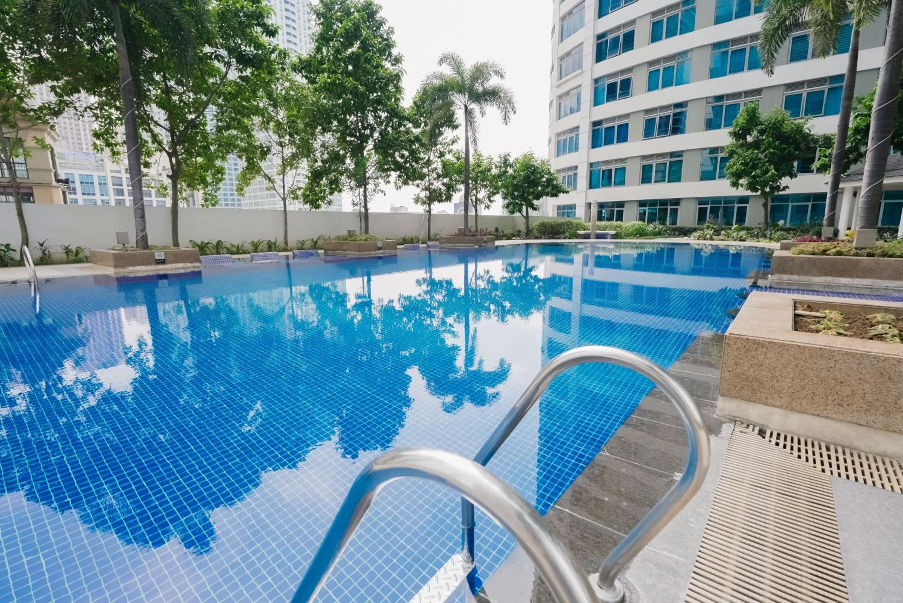 Breathtaking Eastwood City View, 3min walk to Malls, with Washer