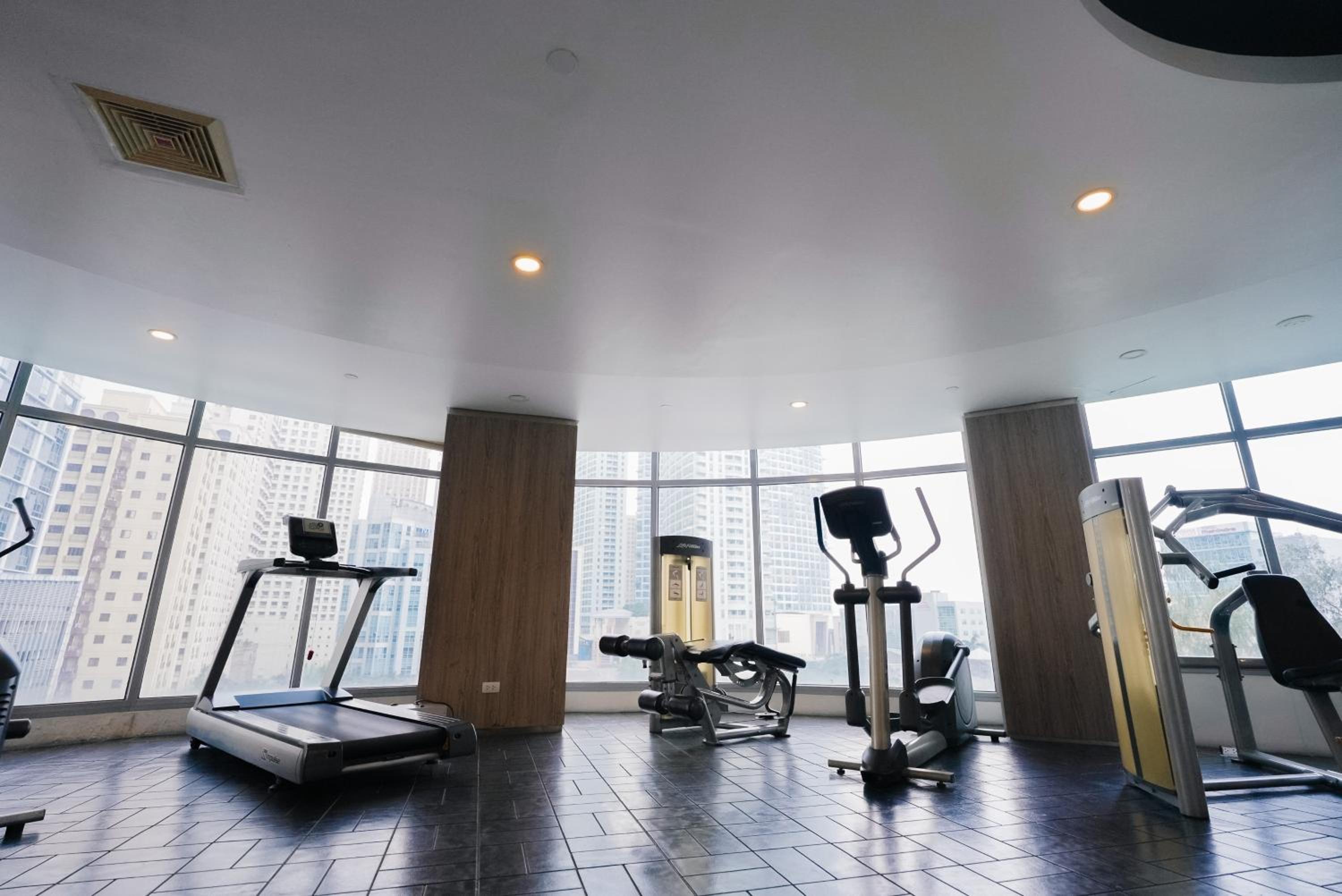 Breathtaking Eastwood City View, 3min walk to Malls, with Washer