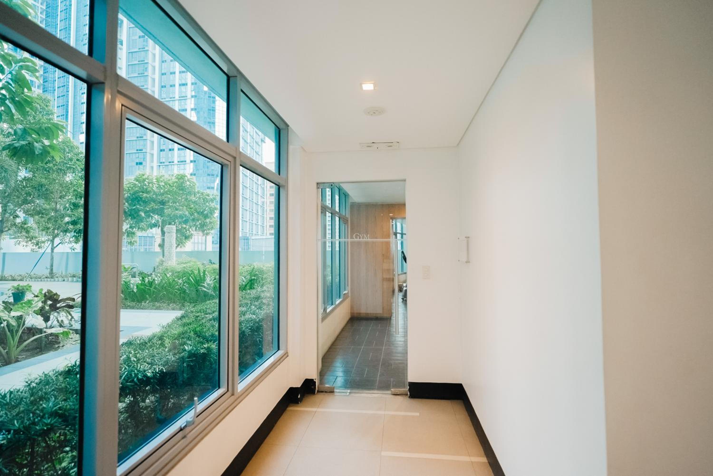 Breathtaking Eastwood City View, 3min walk to Malls, with Washer