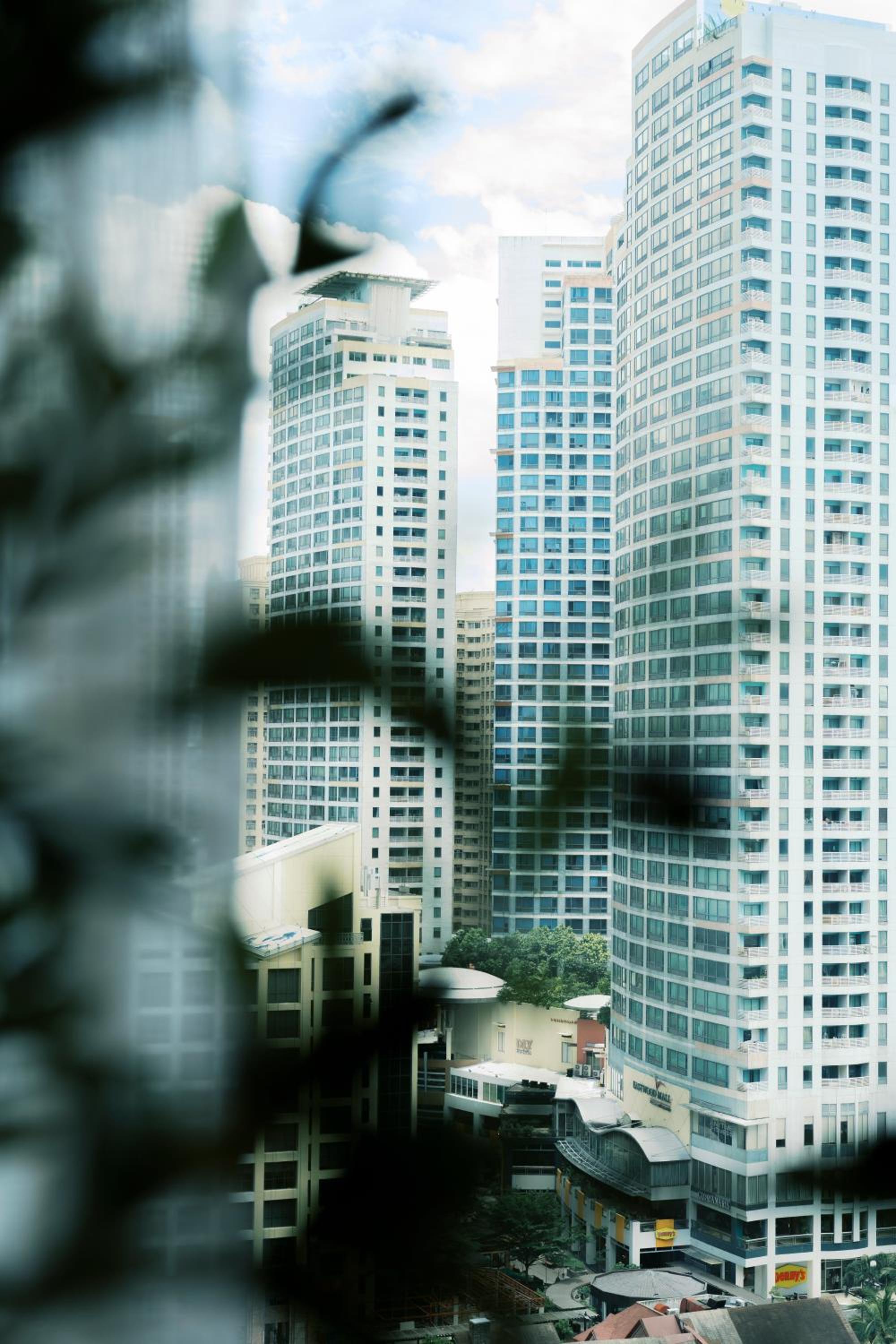 Breathtaking Eastwood City View, 3min walk to Malls, with Washer