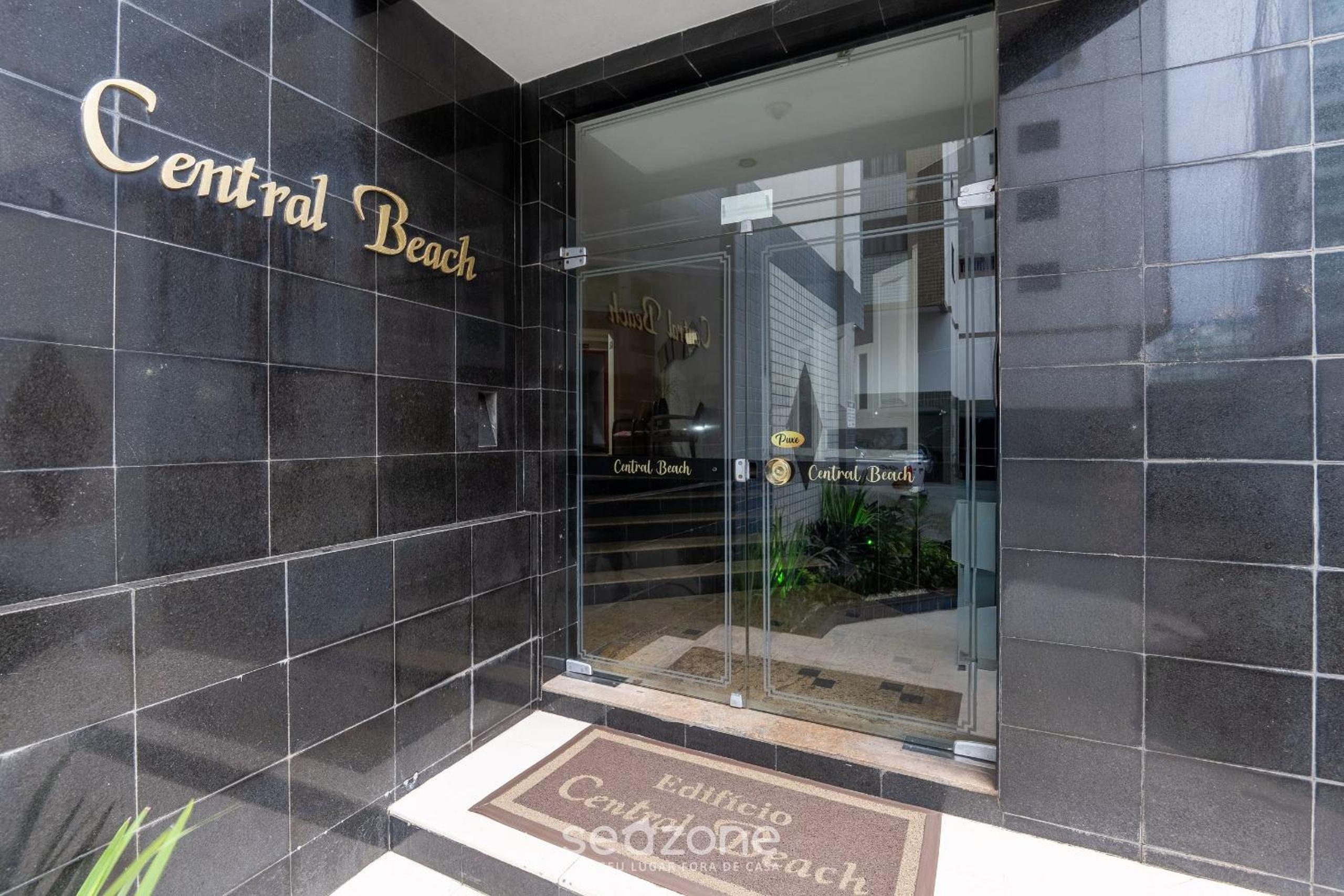 Comfort and sophistication just steps from Praia do Morro - DBH