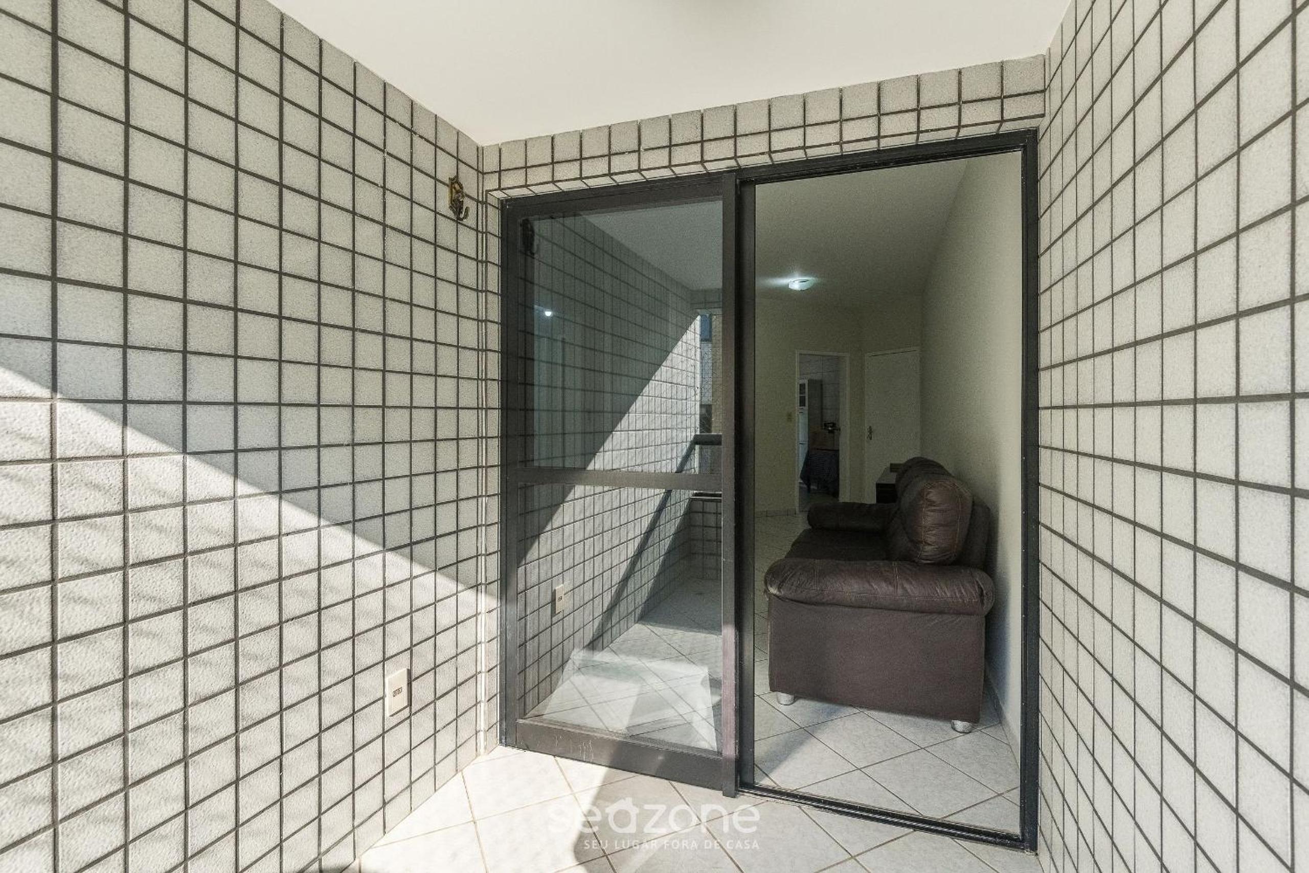 Comfort and sophistication just steps from Praia do Morro - DBH