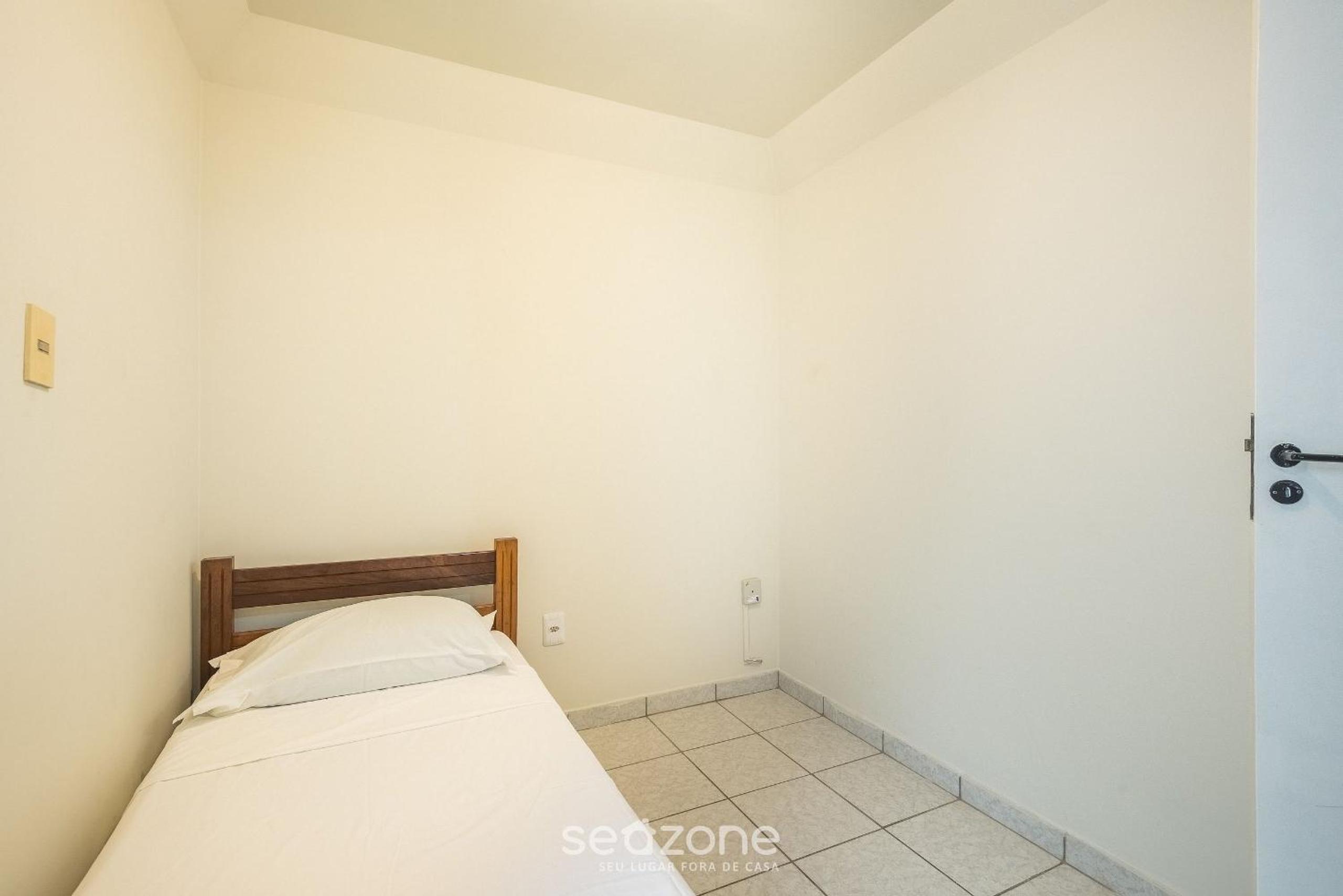 Comfort and sophistication just steps from Praia do Morro - DBH
