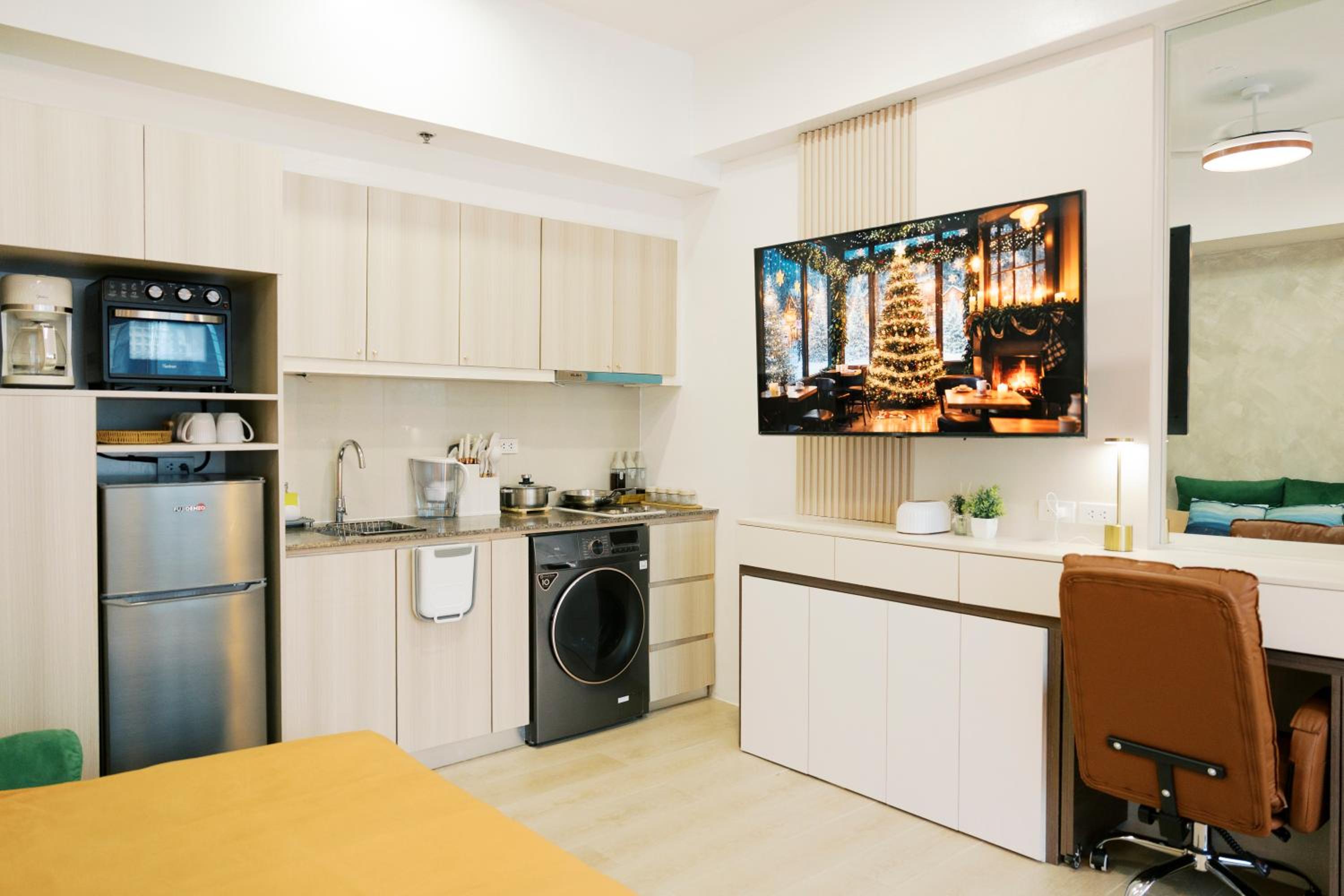 Breathtaking Eastwood City View, 3min walk to Malls, with Washer