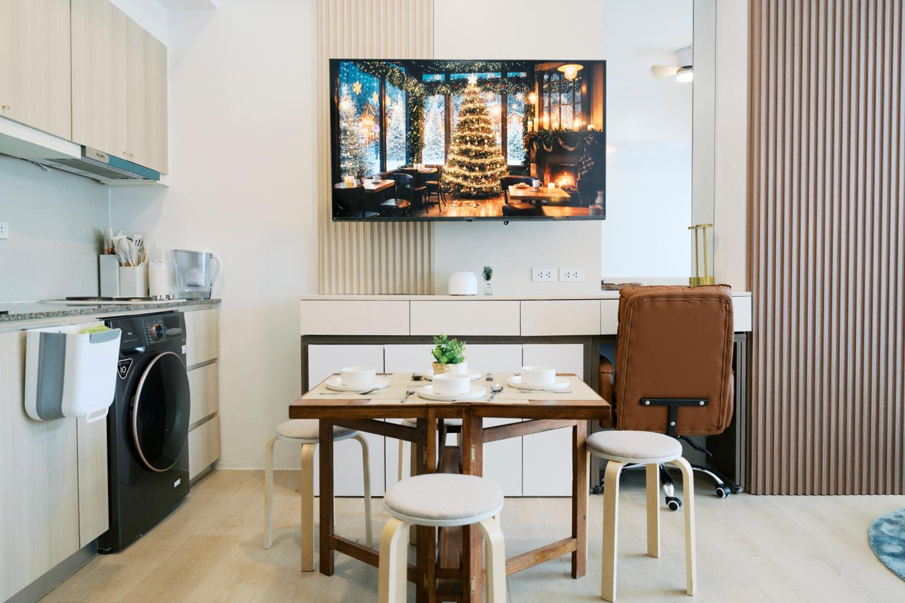 Breathtaking Eastwood City View, 3min walk to Malls, with Washer