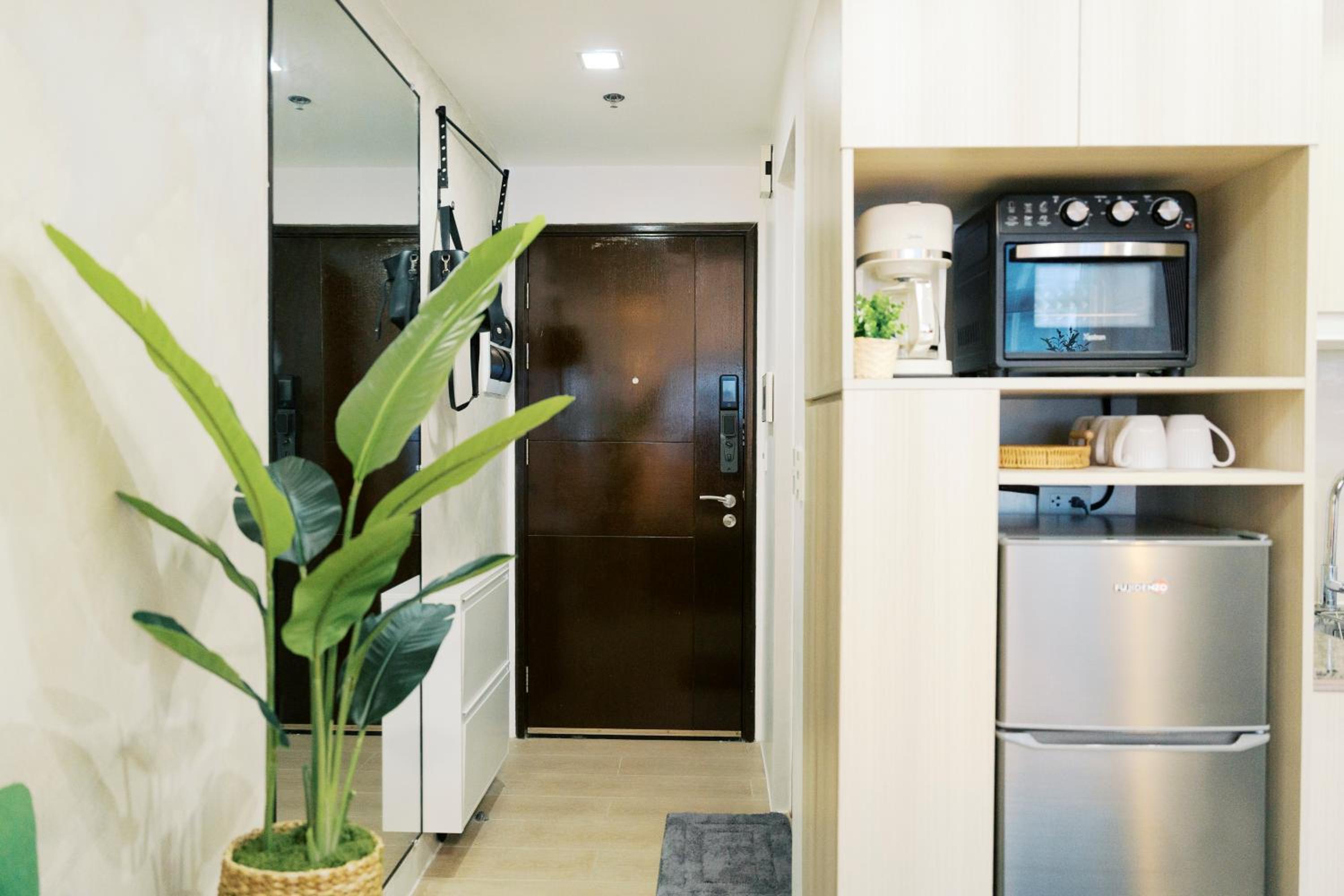Breathtaking Eastwood City View, 3min walk to Malls, with Washer