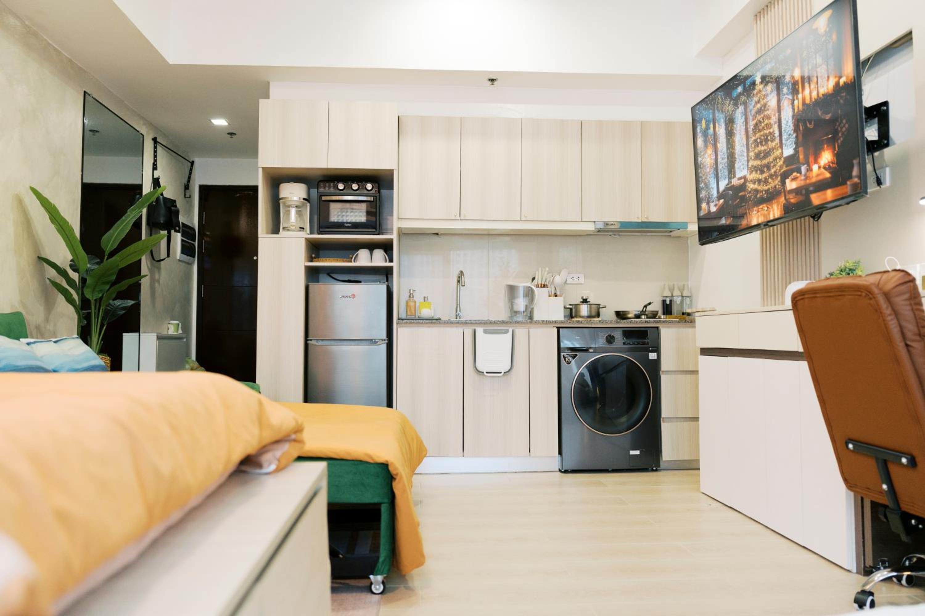 Breathtaking Eastwood City View, 3min walk to Malls, with Washer