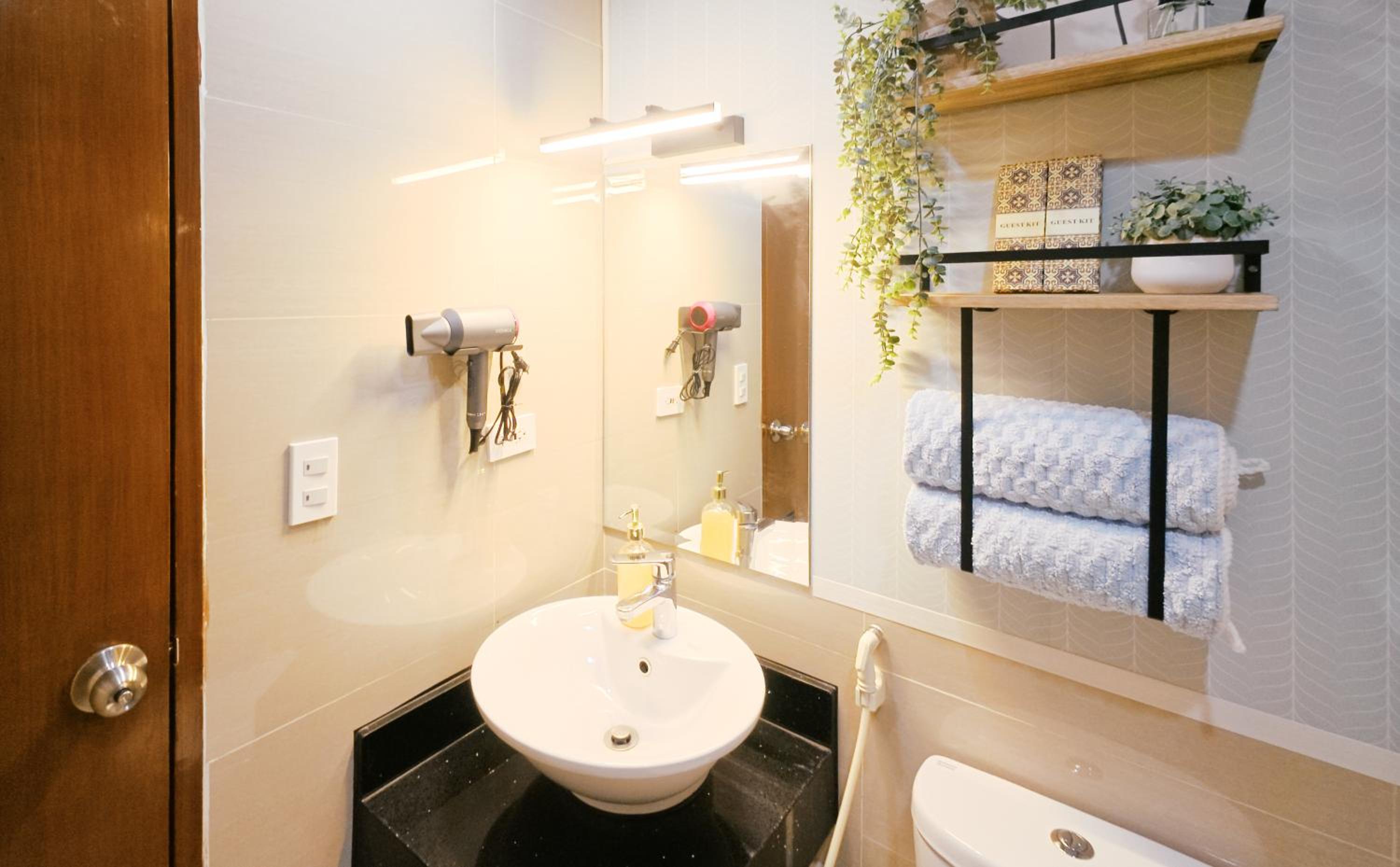 Breathtaking Eastwood City View, 3min walk to Malls, with Washer