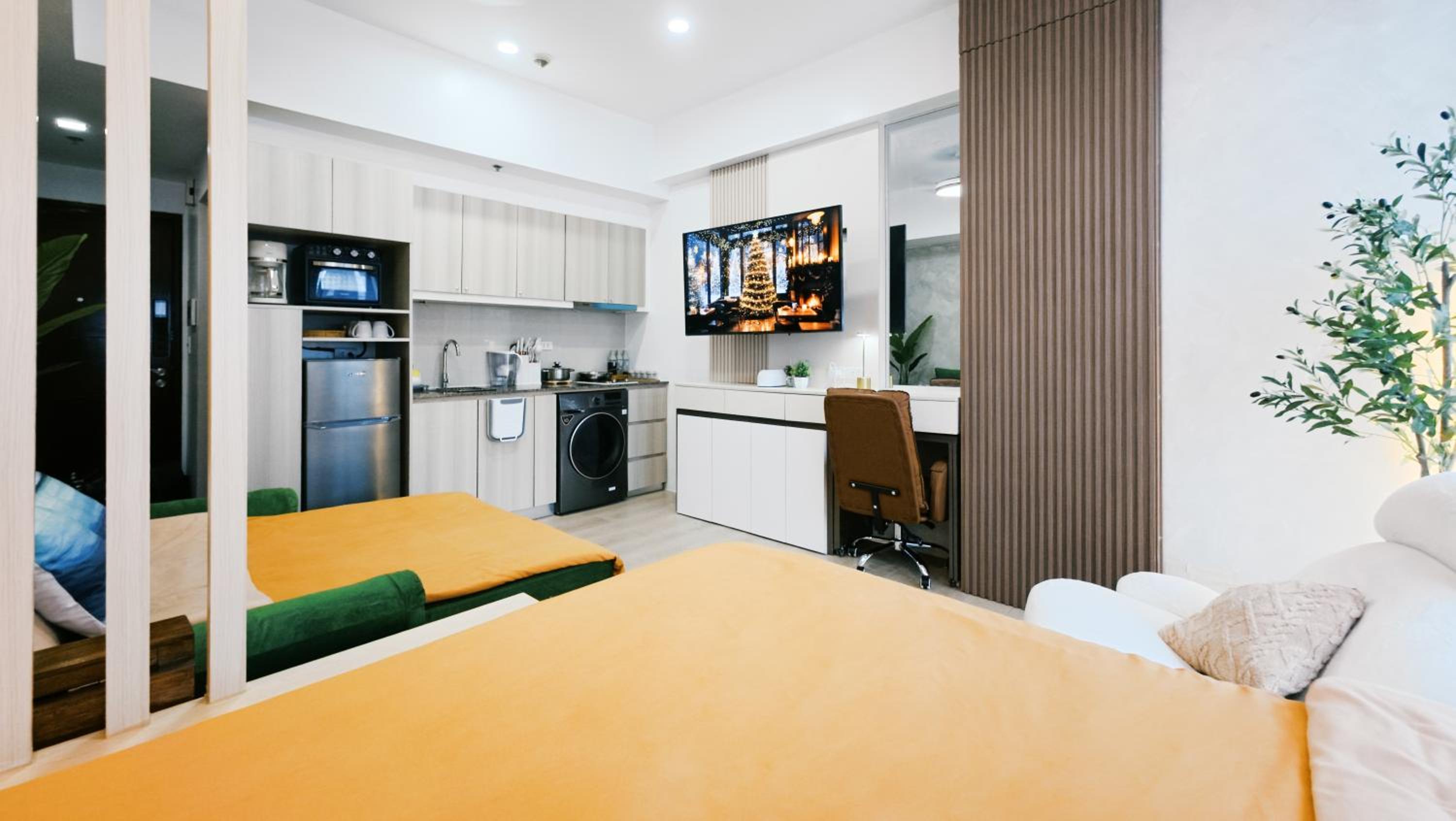 Breathtaking Eastwood City View, 3min walk to Malls, with Washer