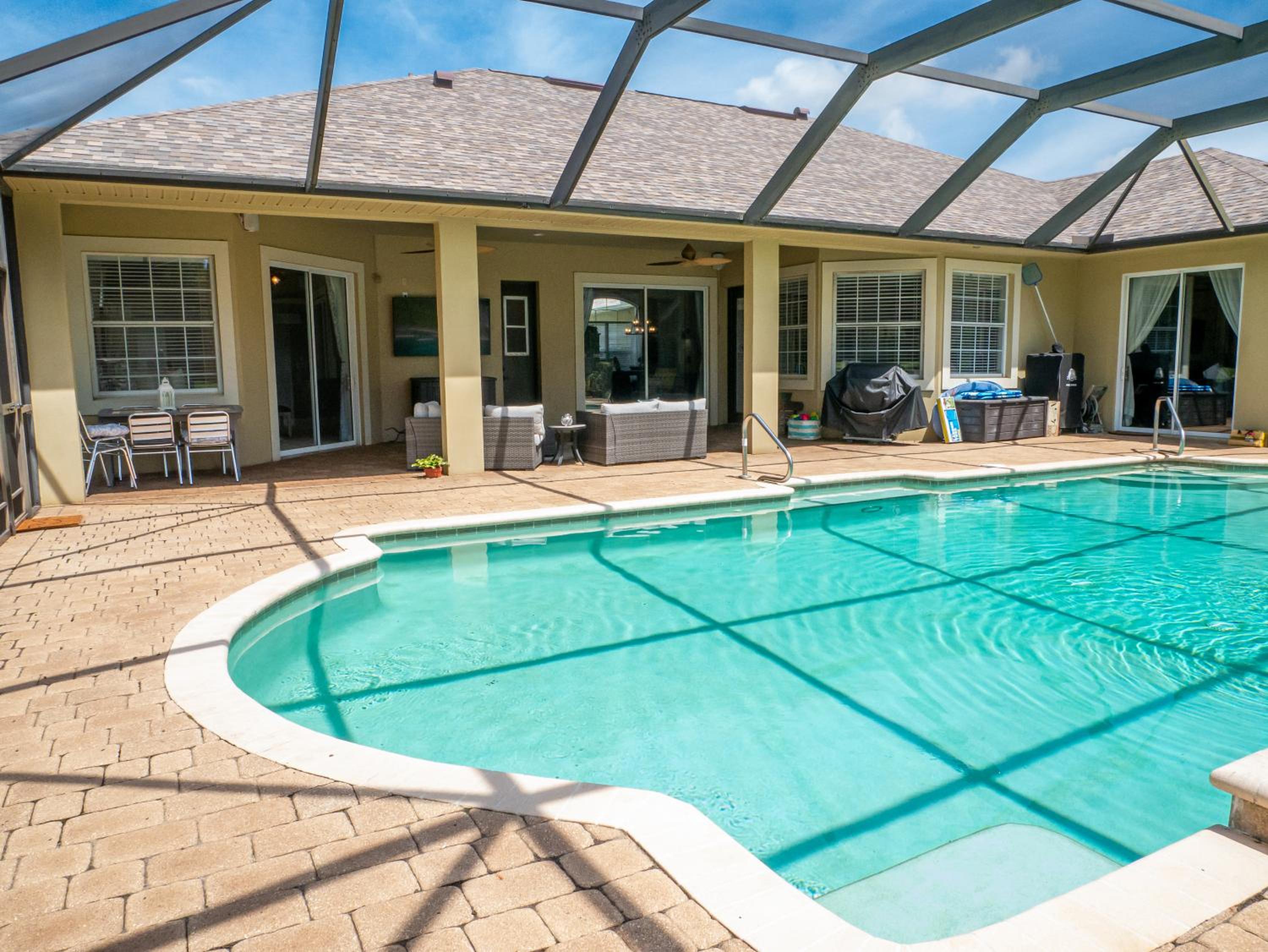 Private, Island Oases w Heated Pool & ahhh the spa!!