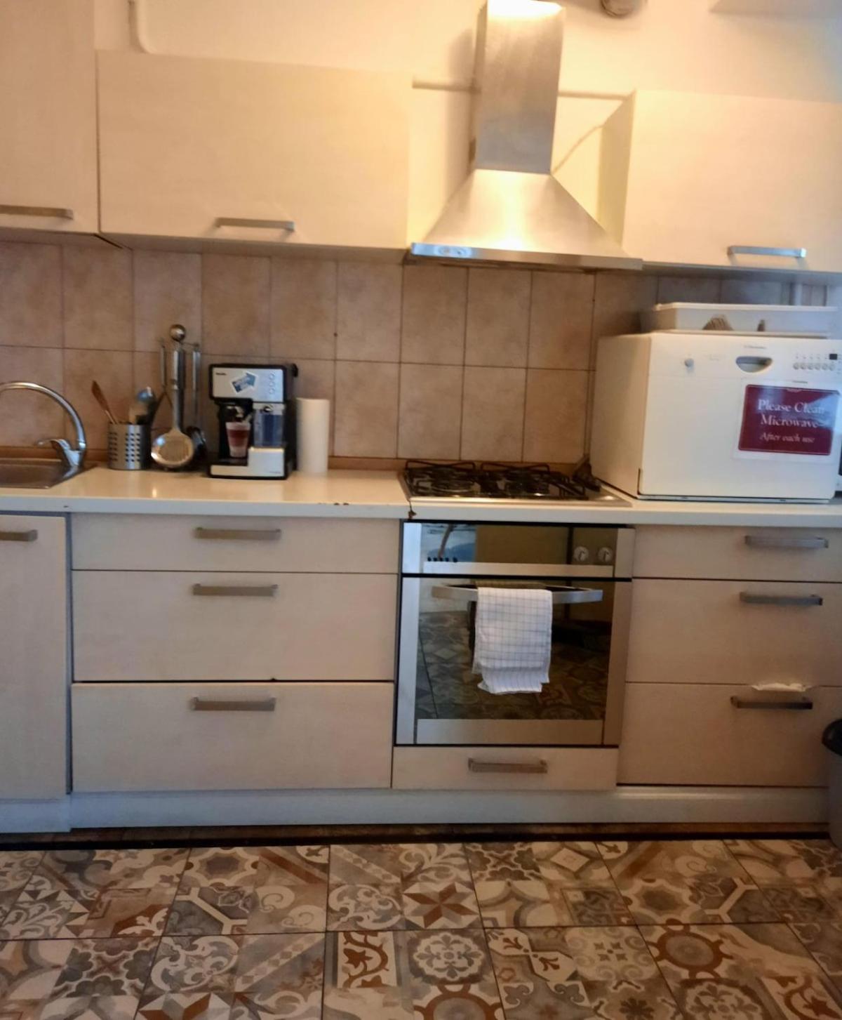 Cozy 2-Bedroom flat with Terrace & Parking by Alfa
