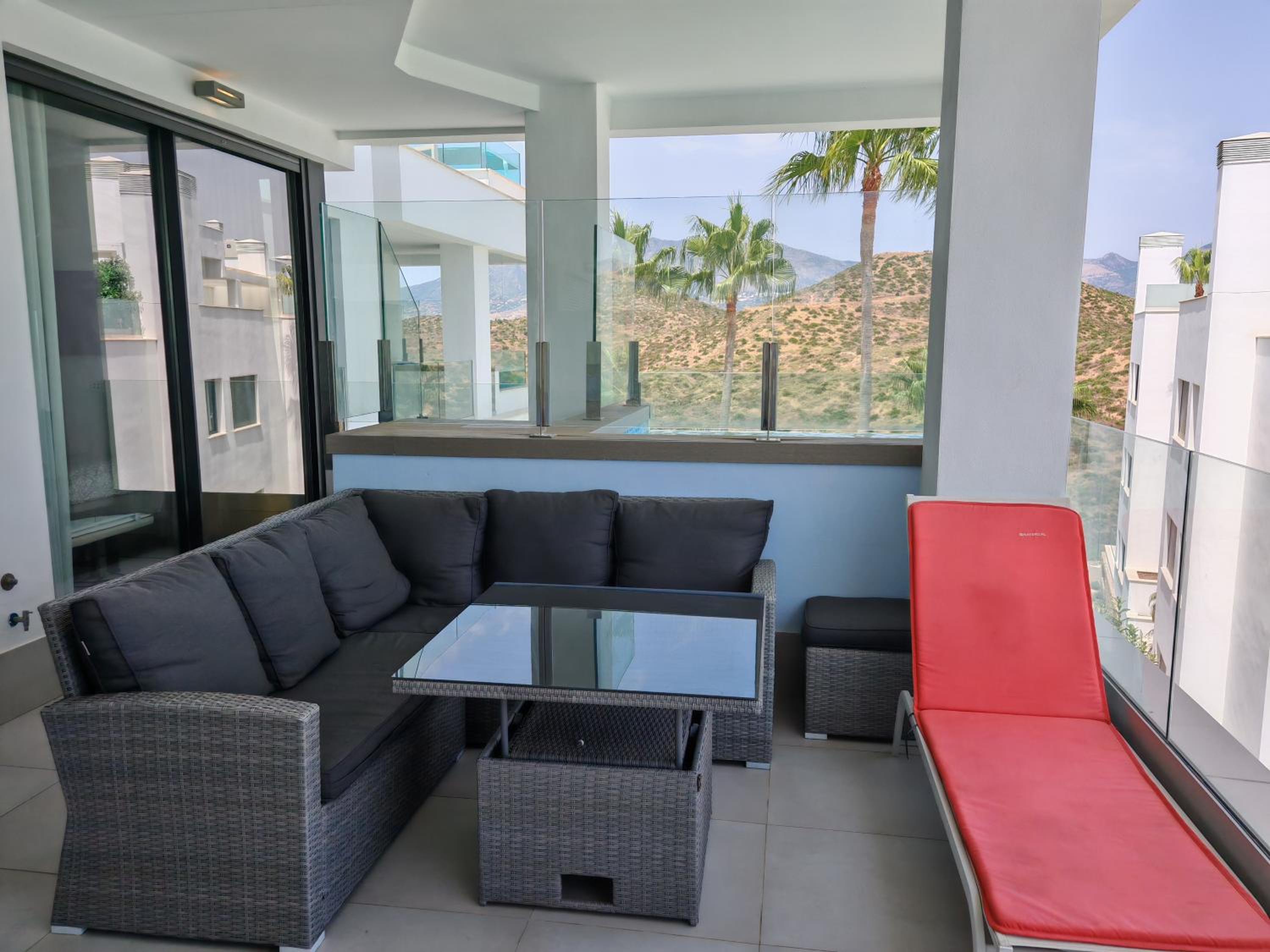 Luxury apartment with sea view and private pool at Santa Barbara Heights
