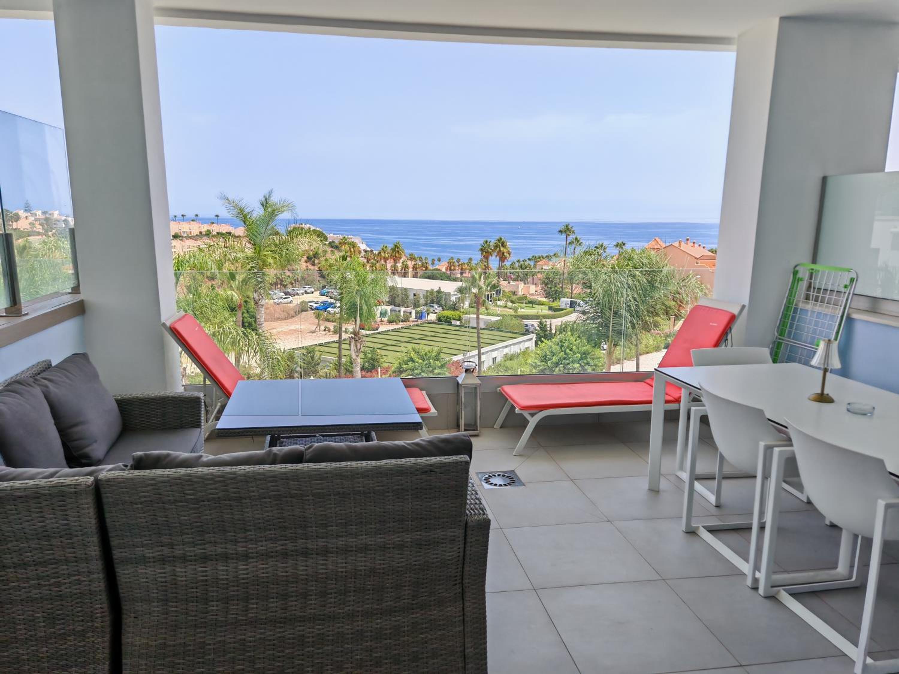 Luxury apartment with sea view and private pool at Santa Barbara Heights