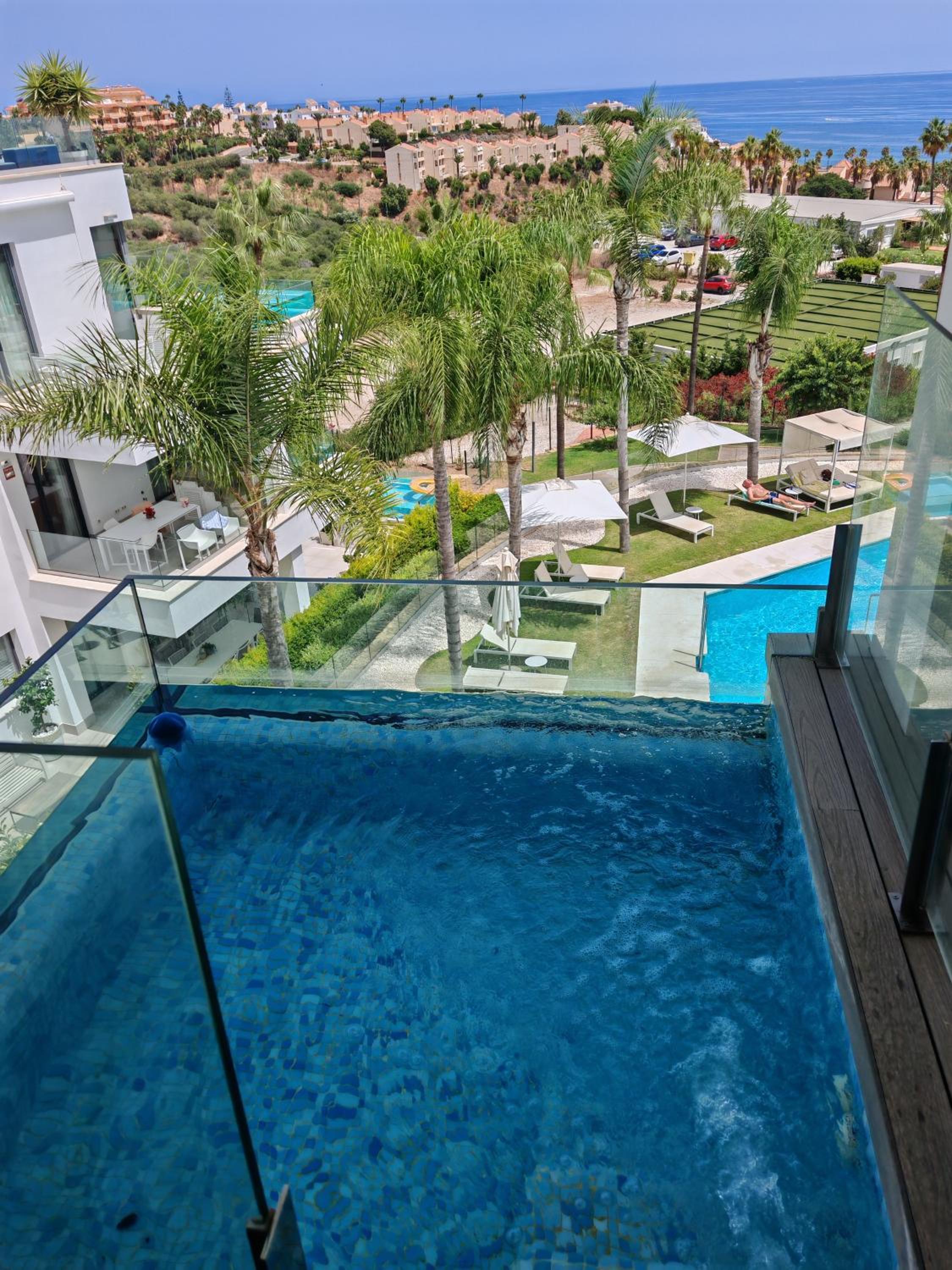 Luxury apartment with sea view and private pool at Santa Barbara Heights