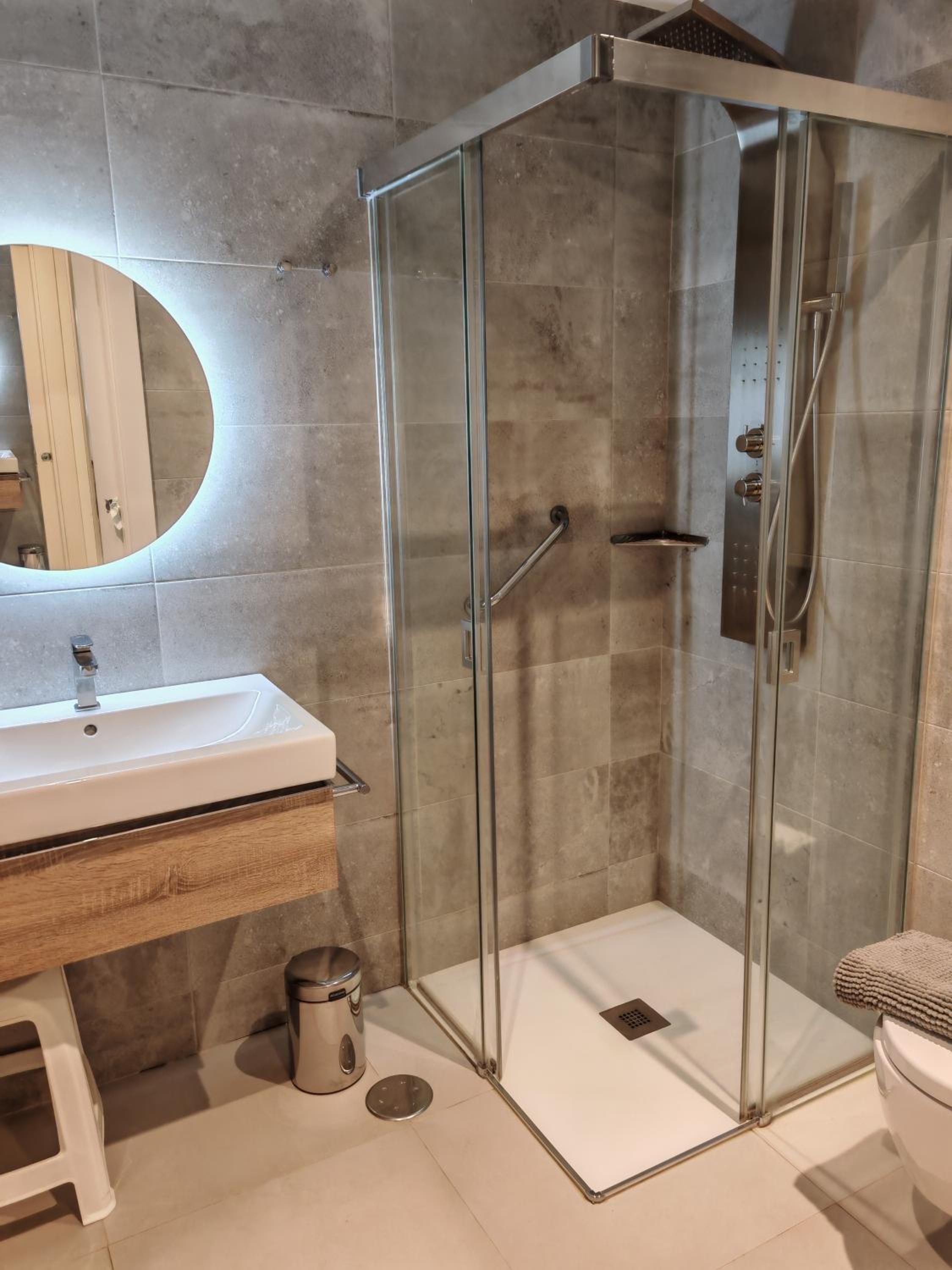 Luxury apartment with sea view and private pool at Santa Barbara Heights