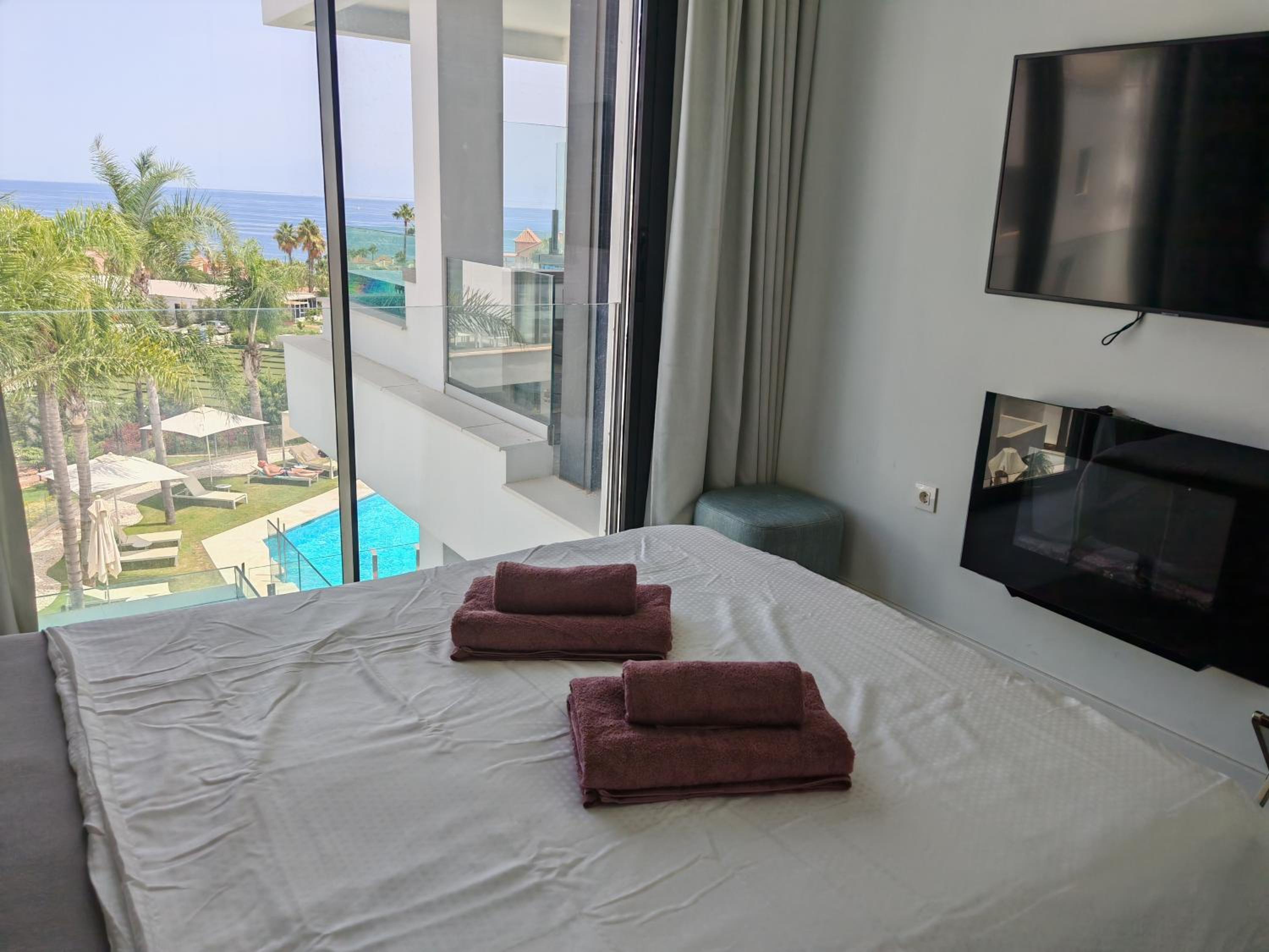 Luxury apartment with sea view and private pool at Santa Barbara Heights