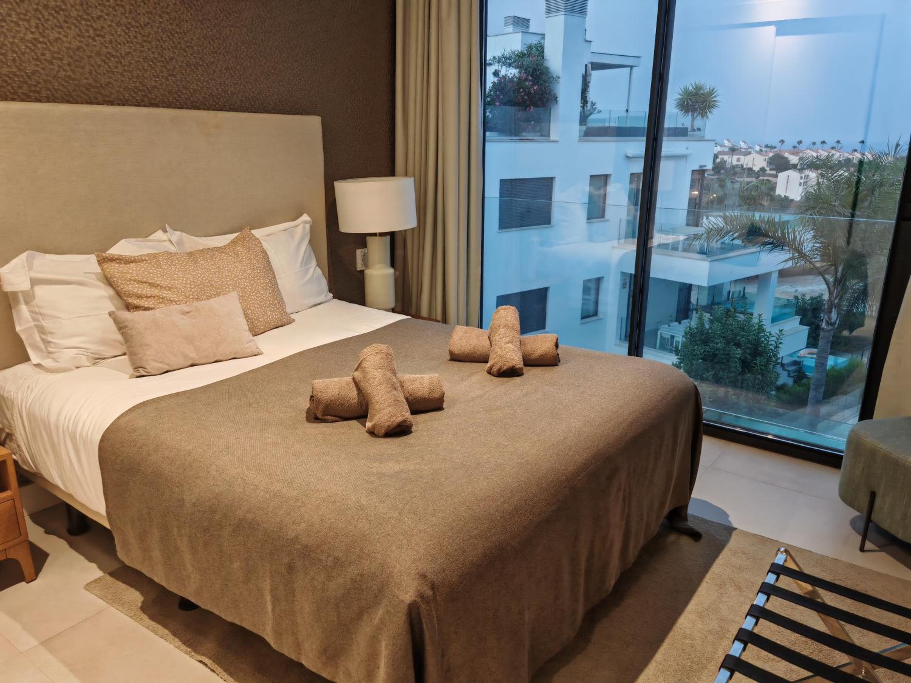 Luxury apartment with sea view and private pool at Santa Barbara Heights