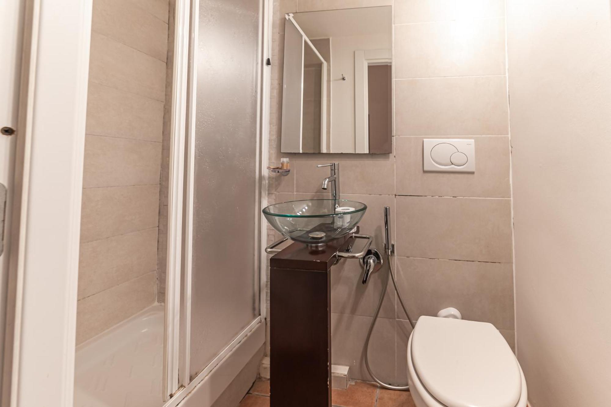 Cristel Rooms - Termini Train Station