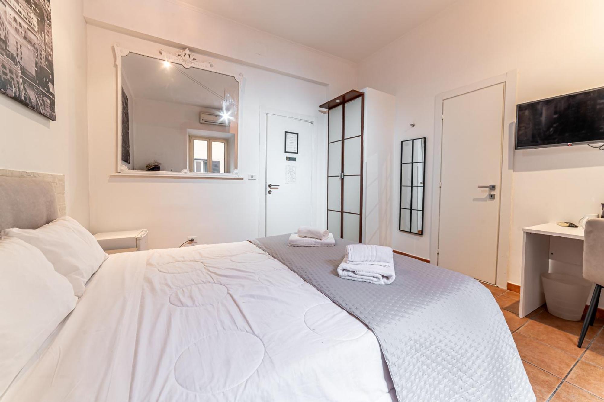 Cristel Rooms - Termini Train Station