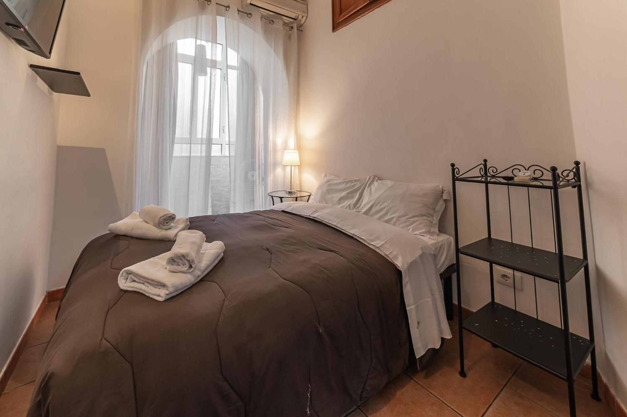 Cristel Rooms - Termini Train Station