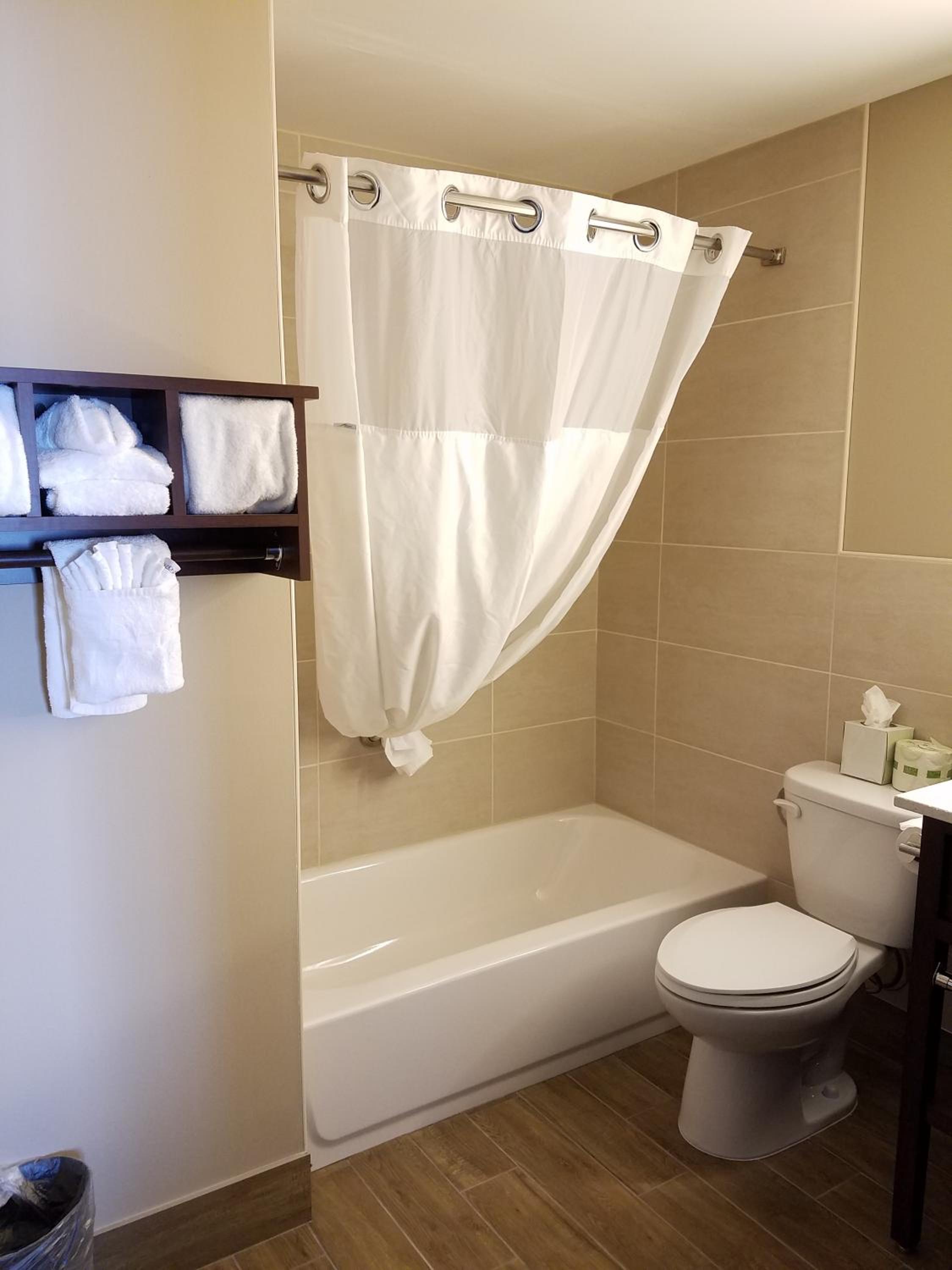 Minneapolis / St Paul Vacations - Ramada by Wyndham Minneapolis Golden Valley - Property Image 3