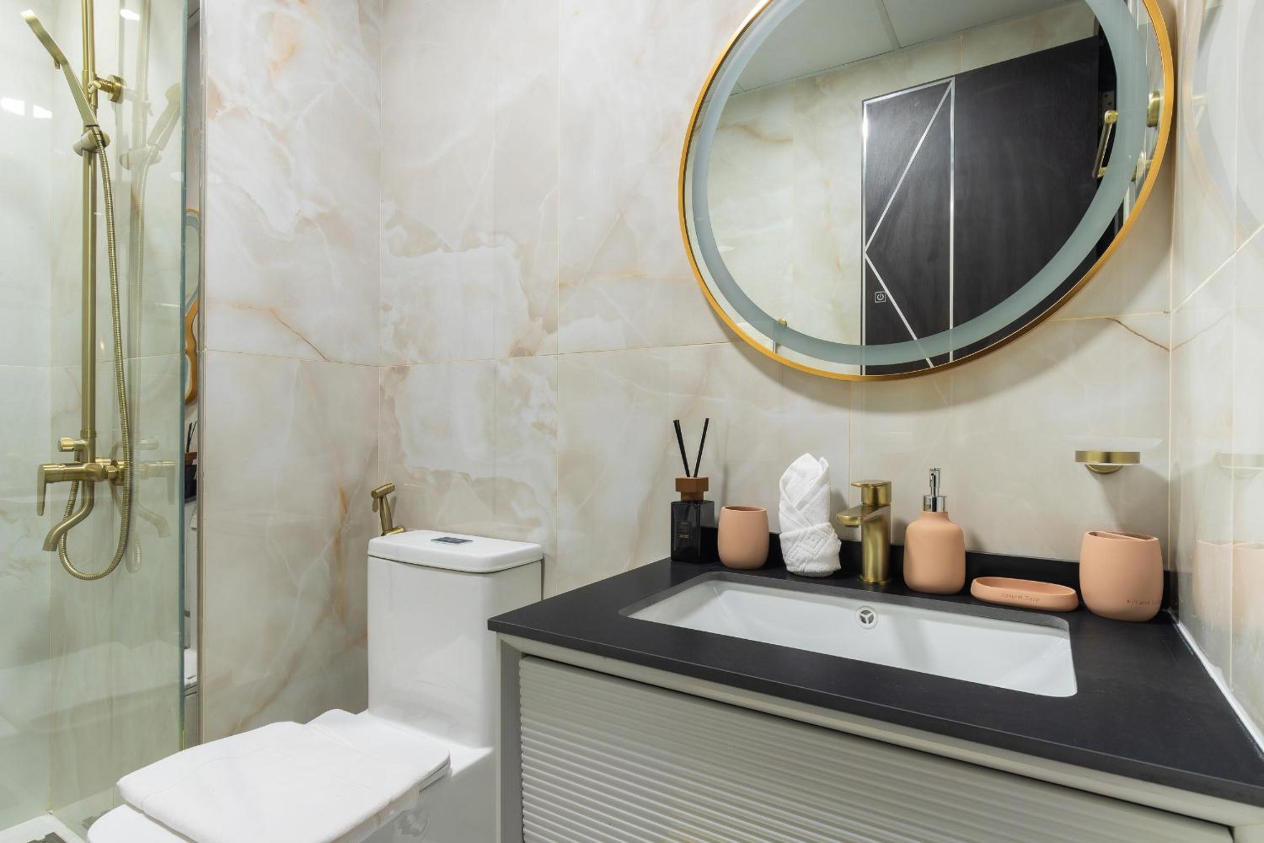 Luxury 3Br Apts with Private Pool in Gemz by Simply Comfort