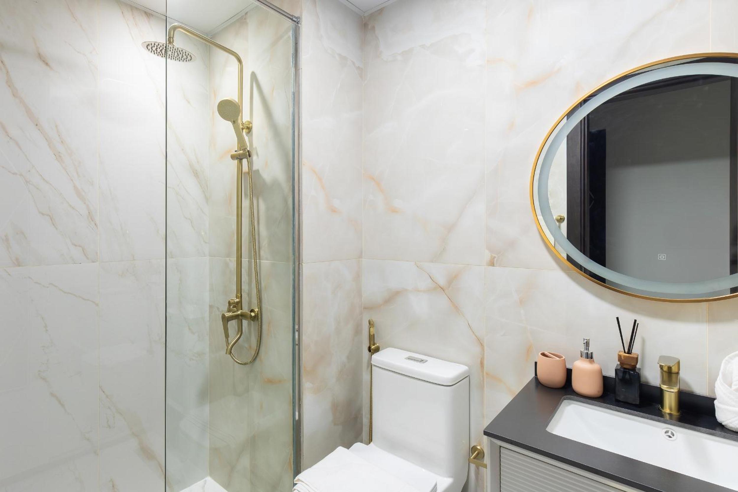 Luxury 3Br Apts with Private Pool in Gemz by Simply Comfort