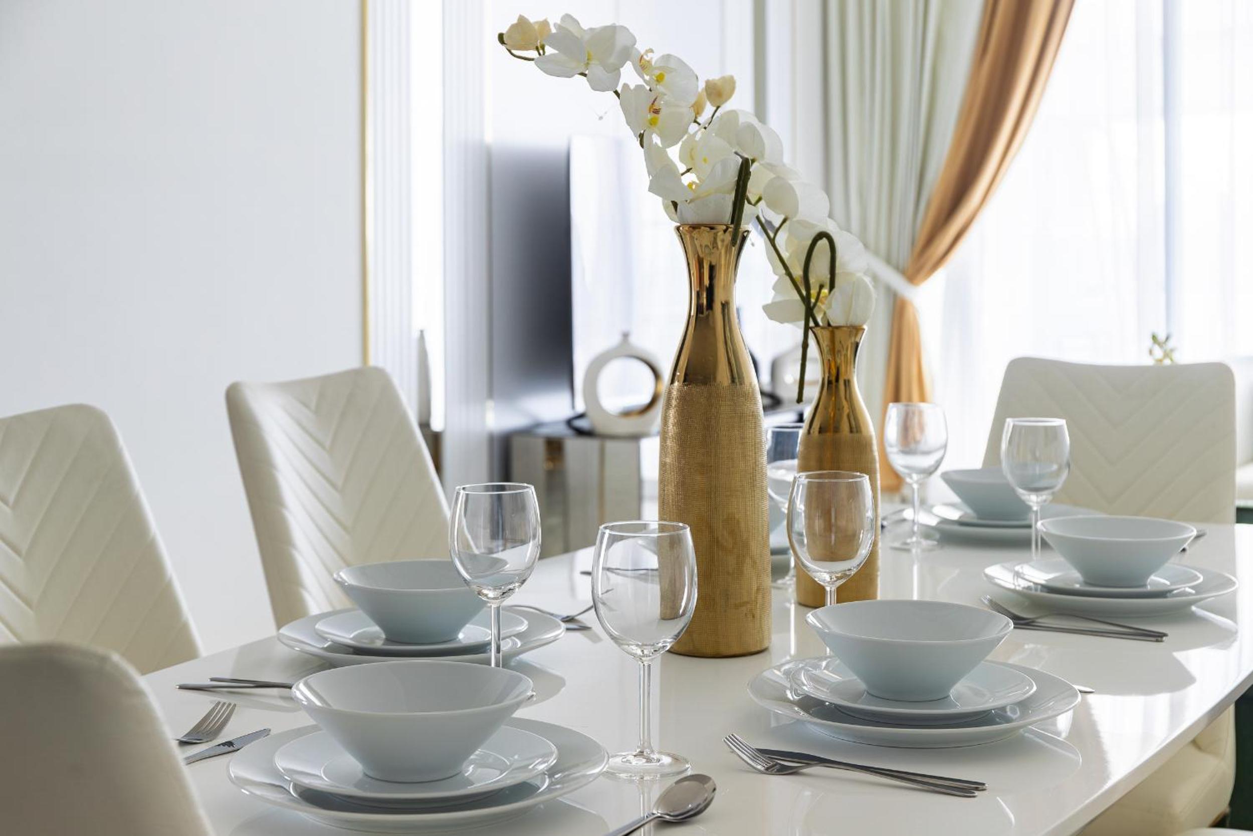 Luxury 3Br Apts with Private Pool in Gemz by Simply Comfort