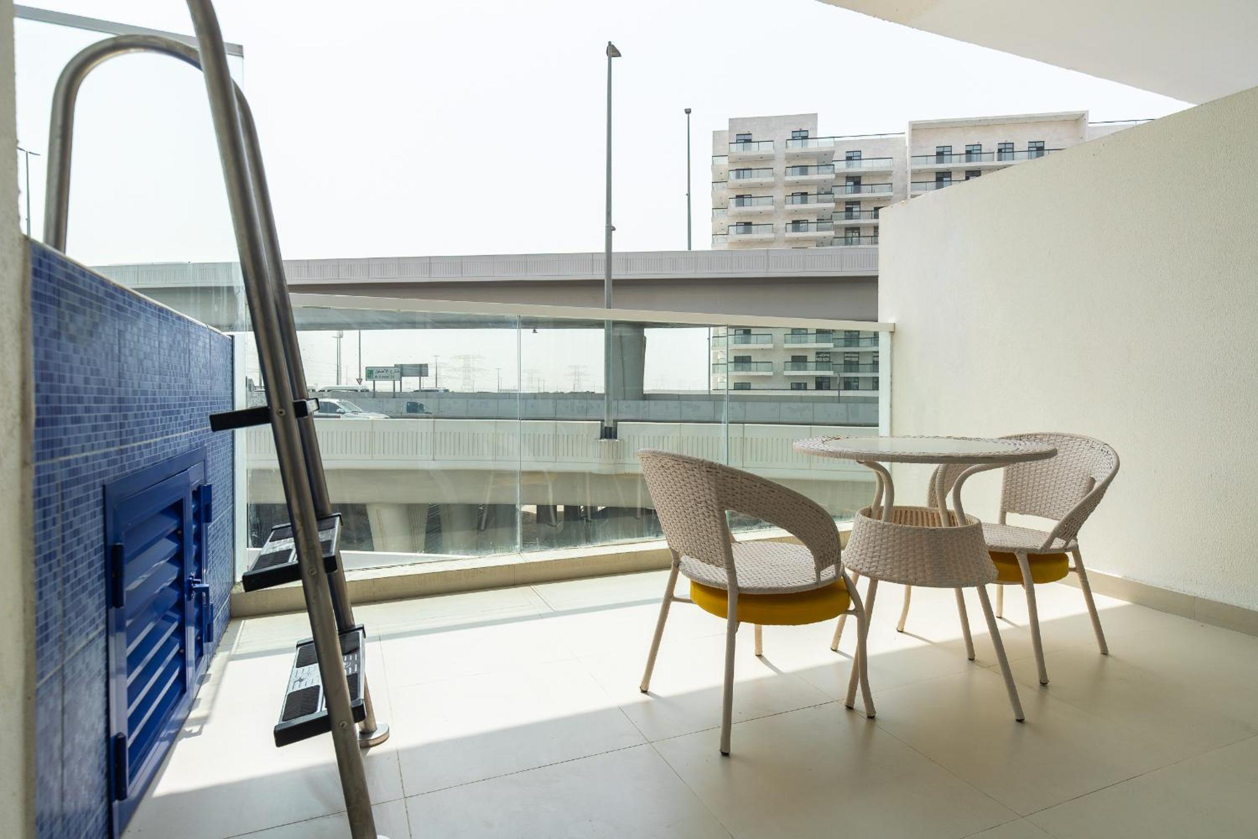 Luxury 3Br Apts with Private Pool in Gemz by Simply Comfort