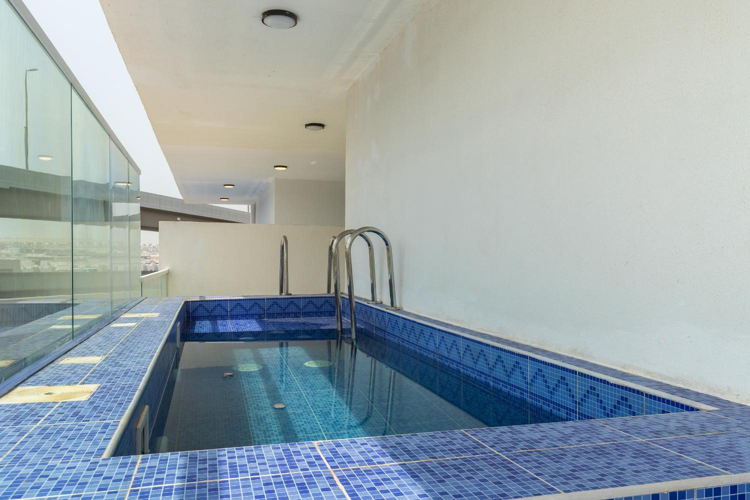 Luxury 3Br Apts with Private Pool in Gemz by Simply Comfort