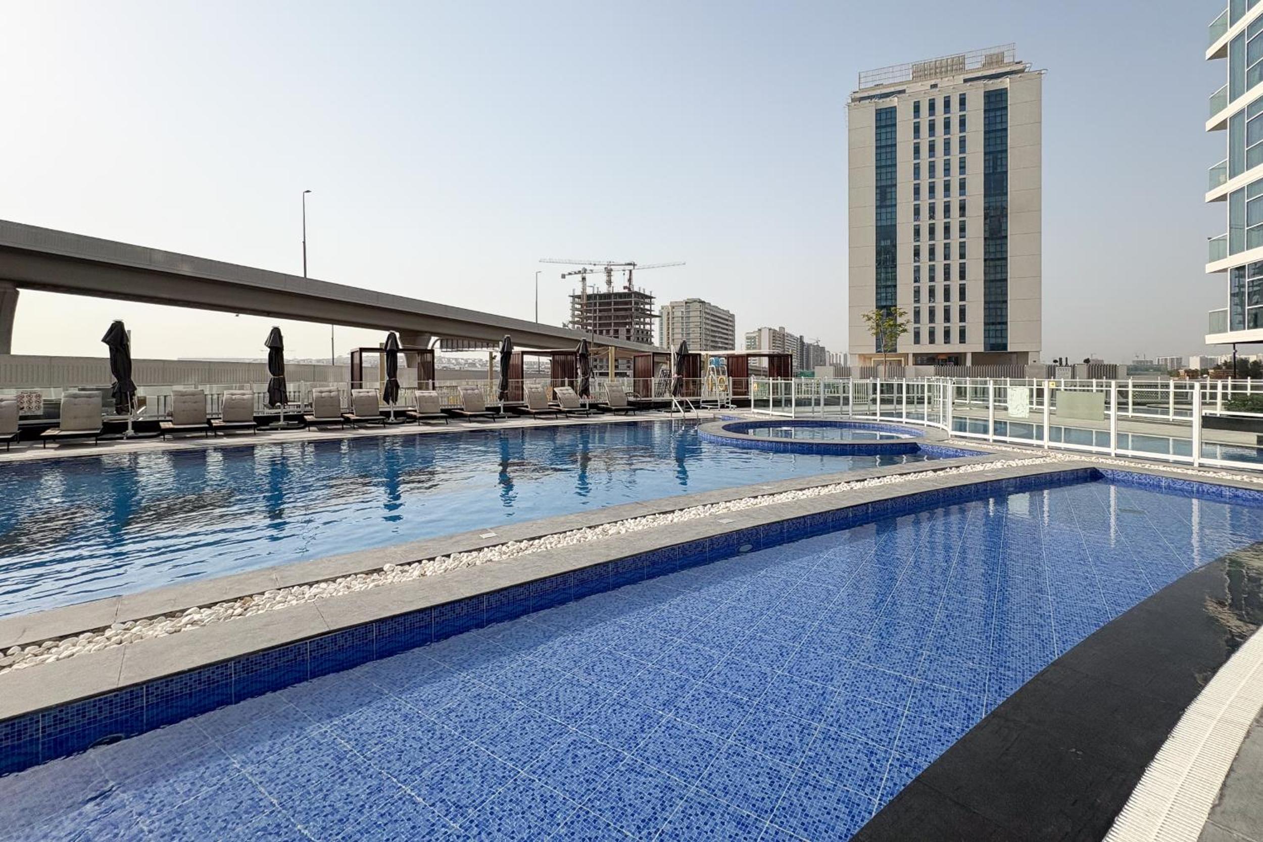 Luxury 3Br Apts with Private Pool in Gemz by Simply Comfort