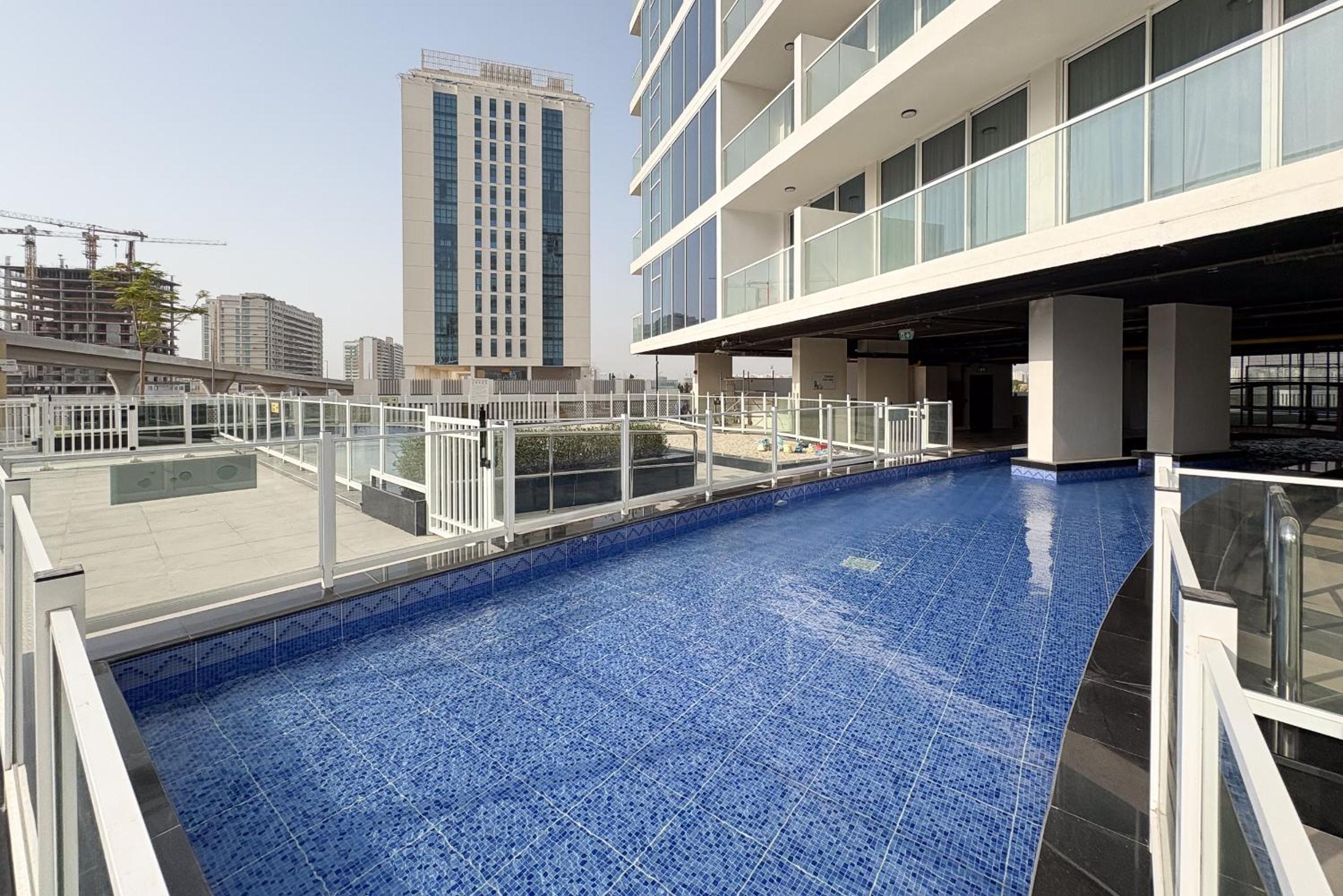 Luxury 3Br Apts with Private Pool in Gemz by Simply Comfort