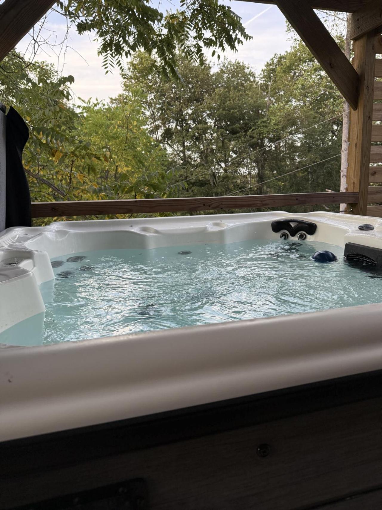 The Brady Retreat Hot tub and pool