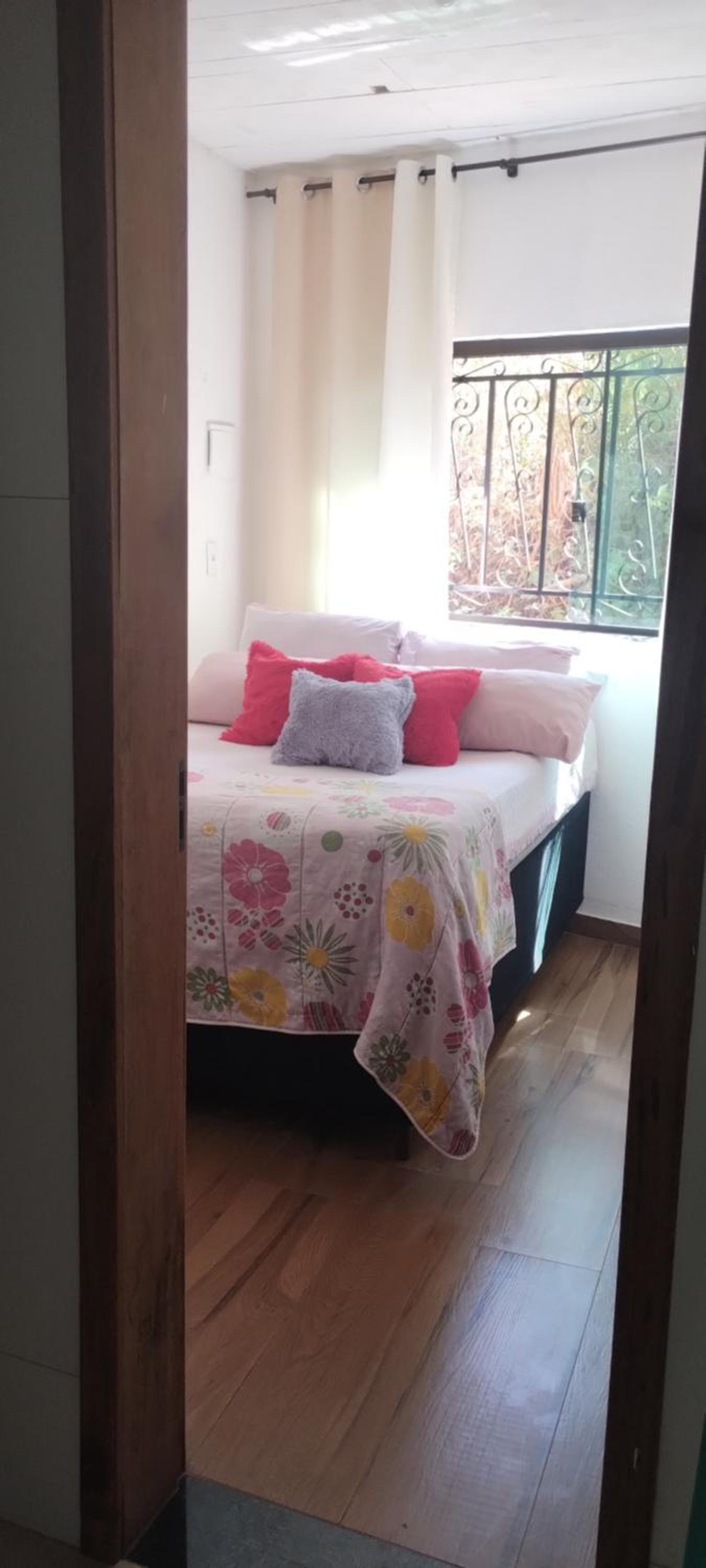 Casa moderna em meio a natureza