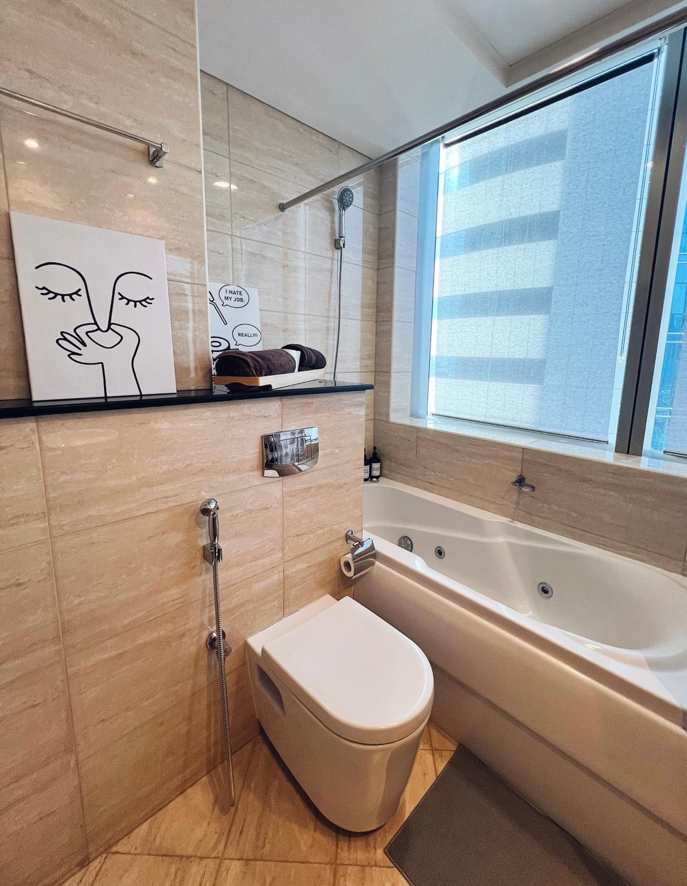Dubai Marina Modern 1 Bedroom Apartment - steps to tram & Marina Walk