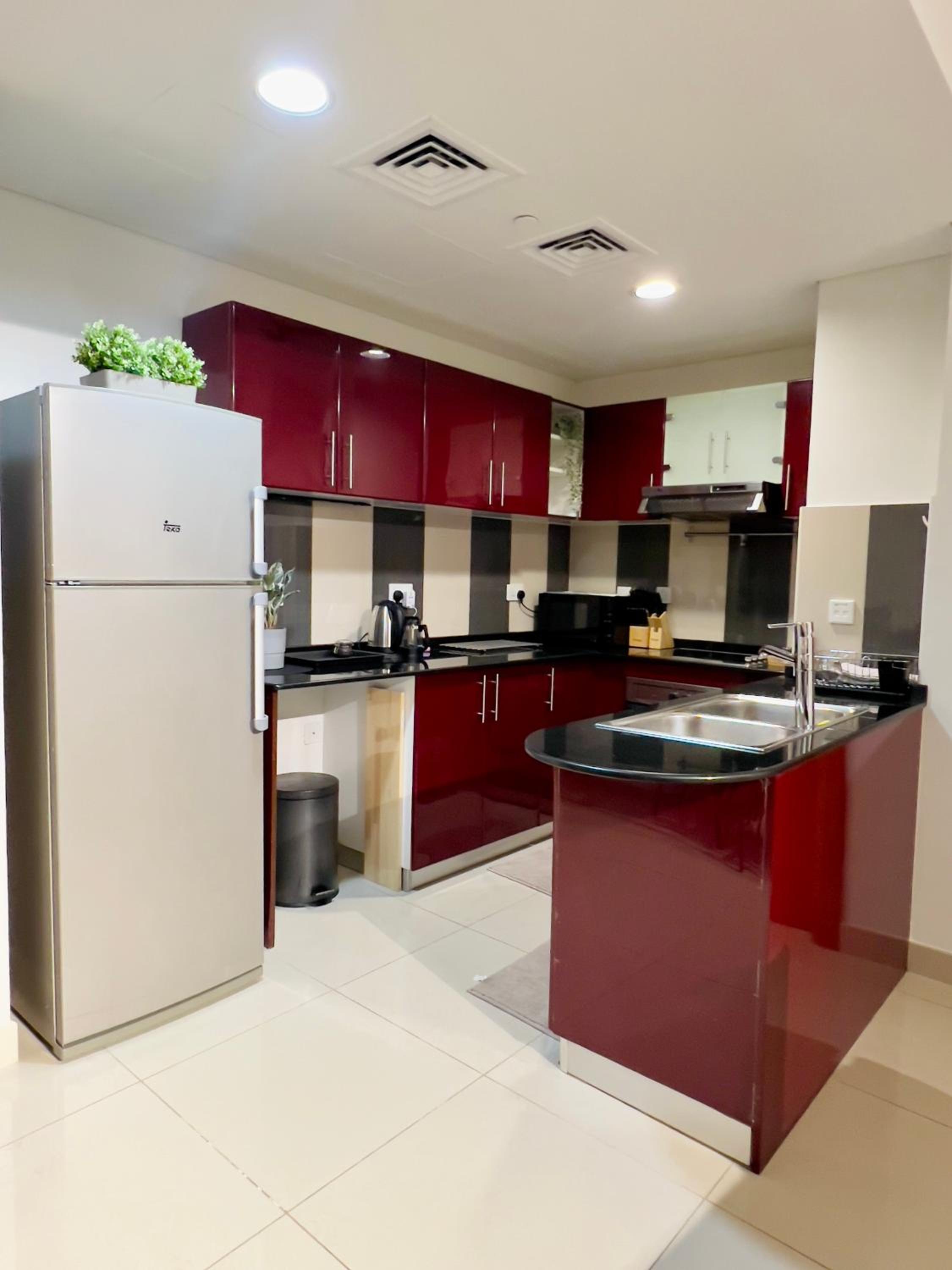 Dubai Marina Modern 1 Bedroom Apartment - steps to tram & Marina Walk