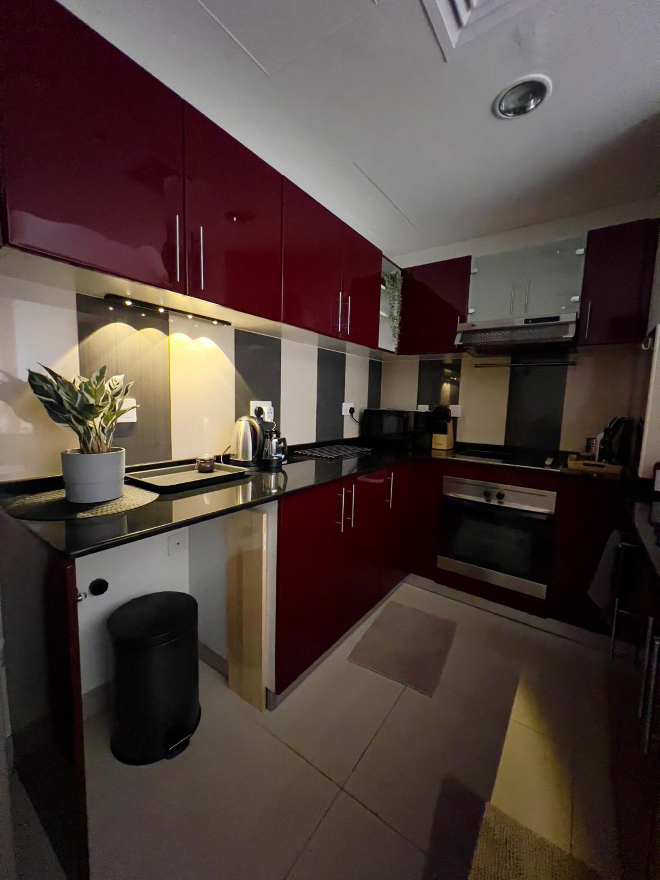 Dubai Marina Modern 1 Bedroom Apartment - steps to tram & Marina Walk