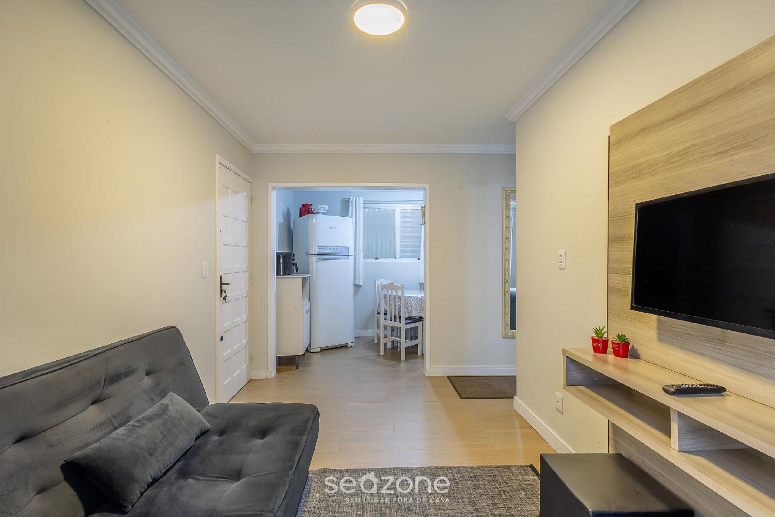 Functional Apt 120m from the Beach in BC | CEC0302