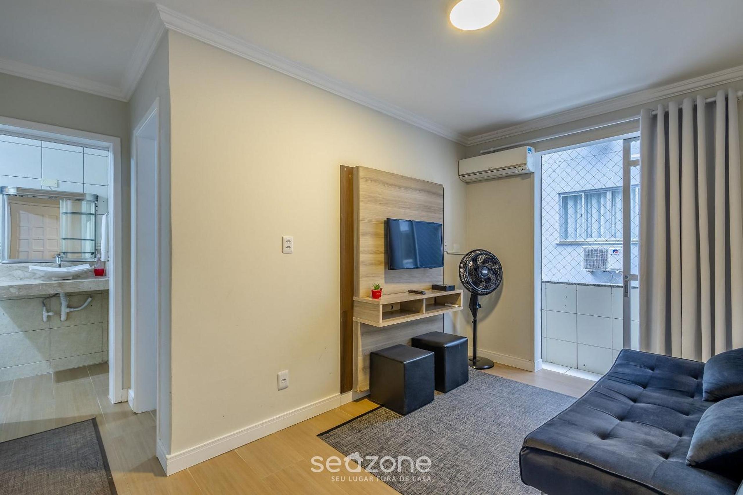 Functional Apt 120m from the Beach in BC | CEC0302