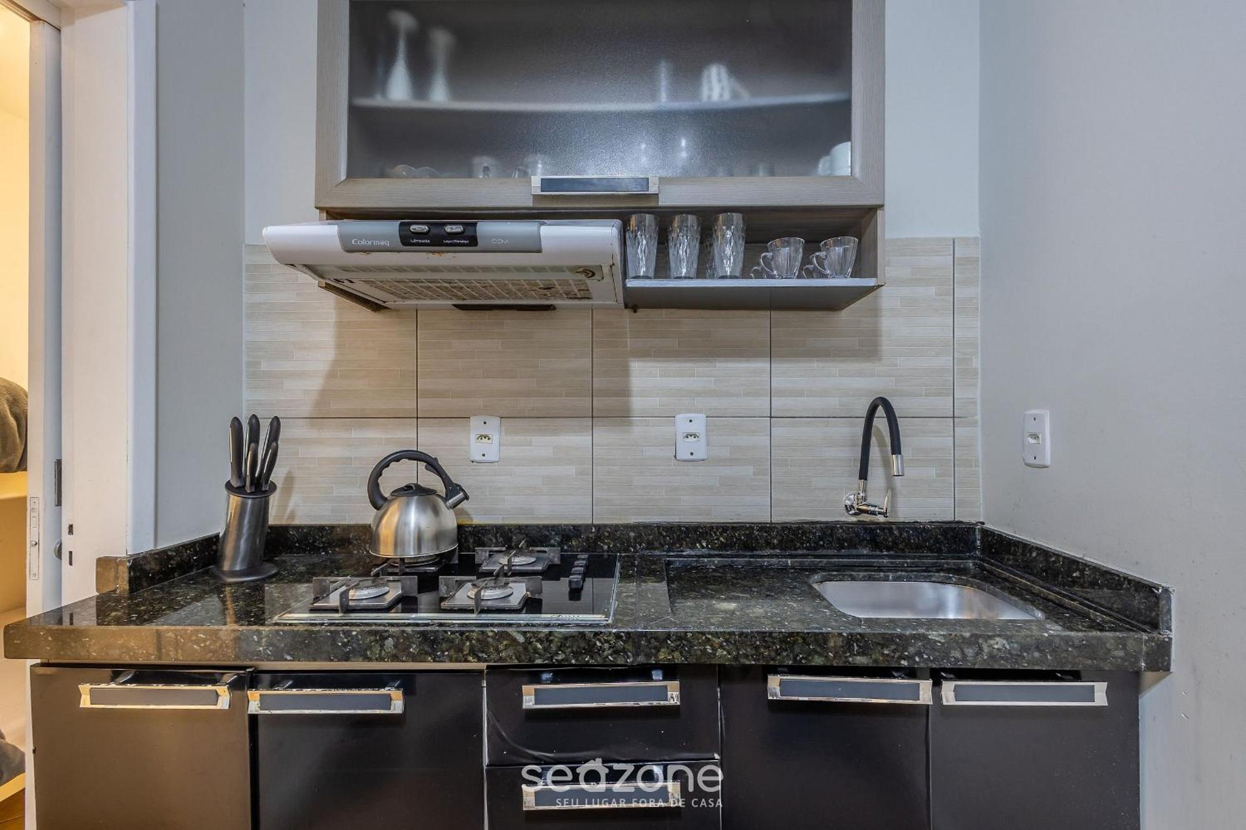 Functional Apt 120m from the Beach in BC | CEC0302